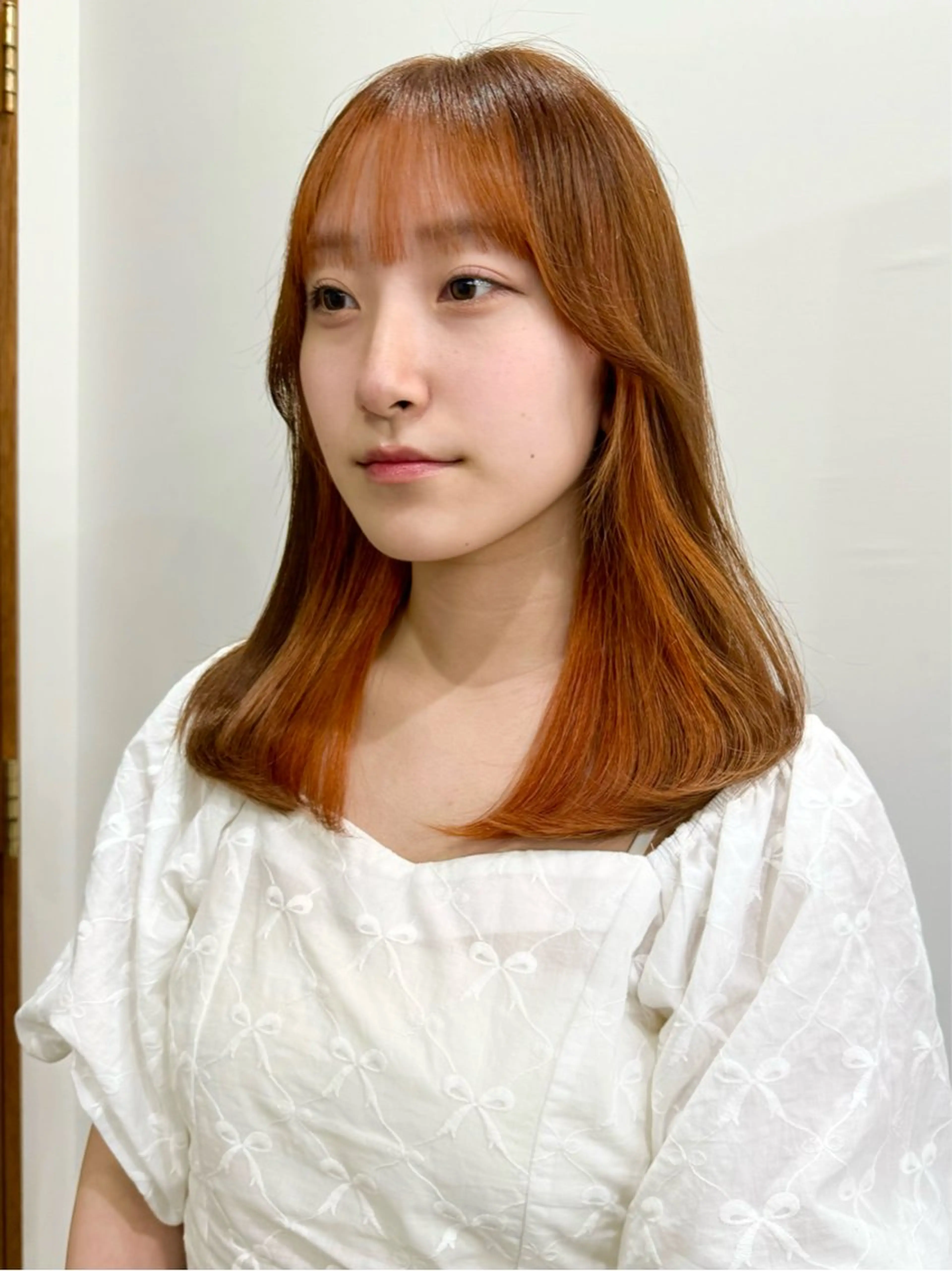 セミロング カラー ブラウンカラー オレンジ オレンジブラウン 切りっぱなしボブ/ ブリーチカラー/大塚のヘアスタイル