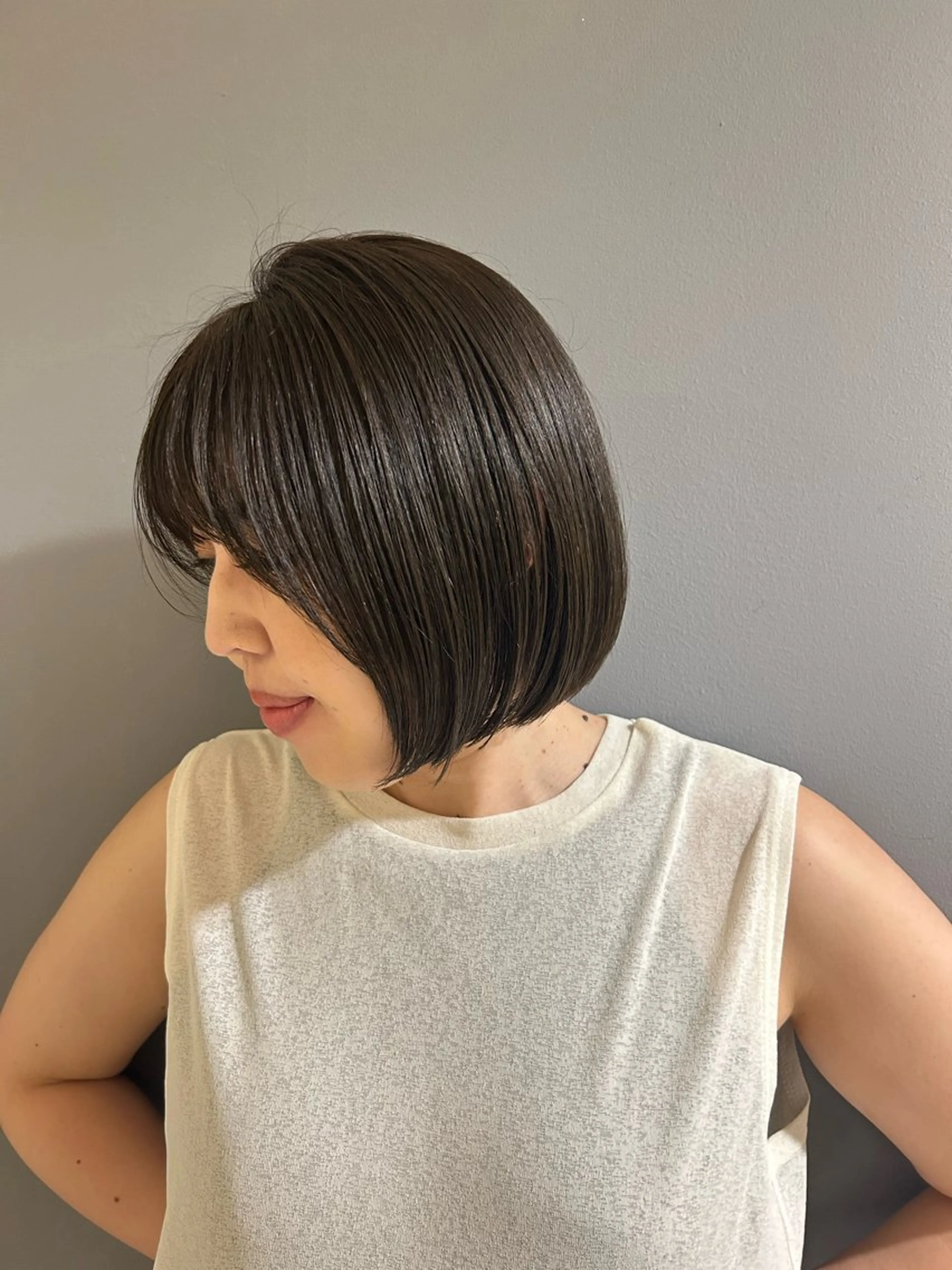 ショート カラー 透明感カラー オリーブカラー ボブ 🌟デザインカラー 久保悠那のヘアスタイル