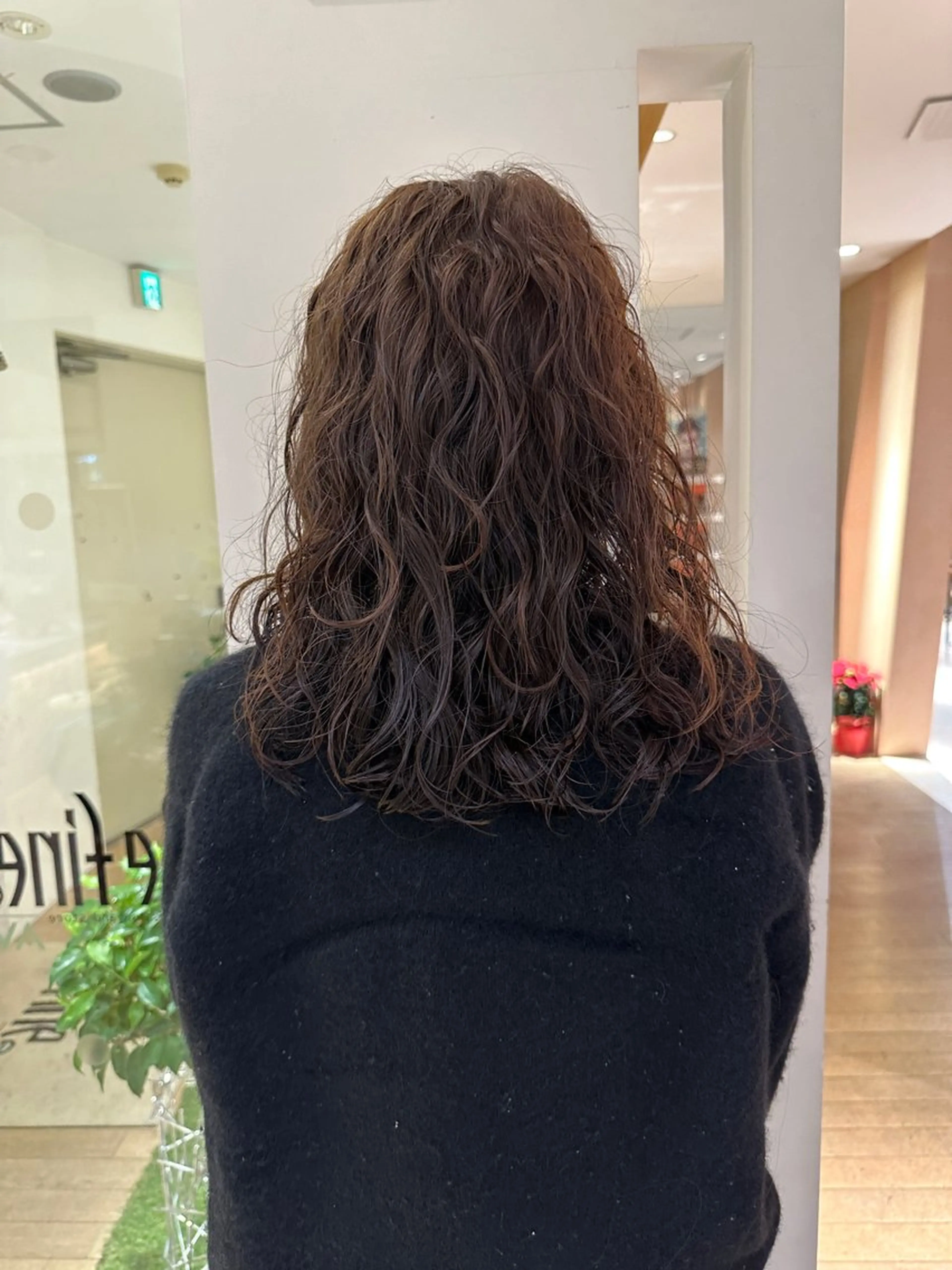 セミロング 青木龍樹/パーマモデ ル/似合わせパーマのヘアスタイル