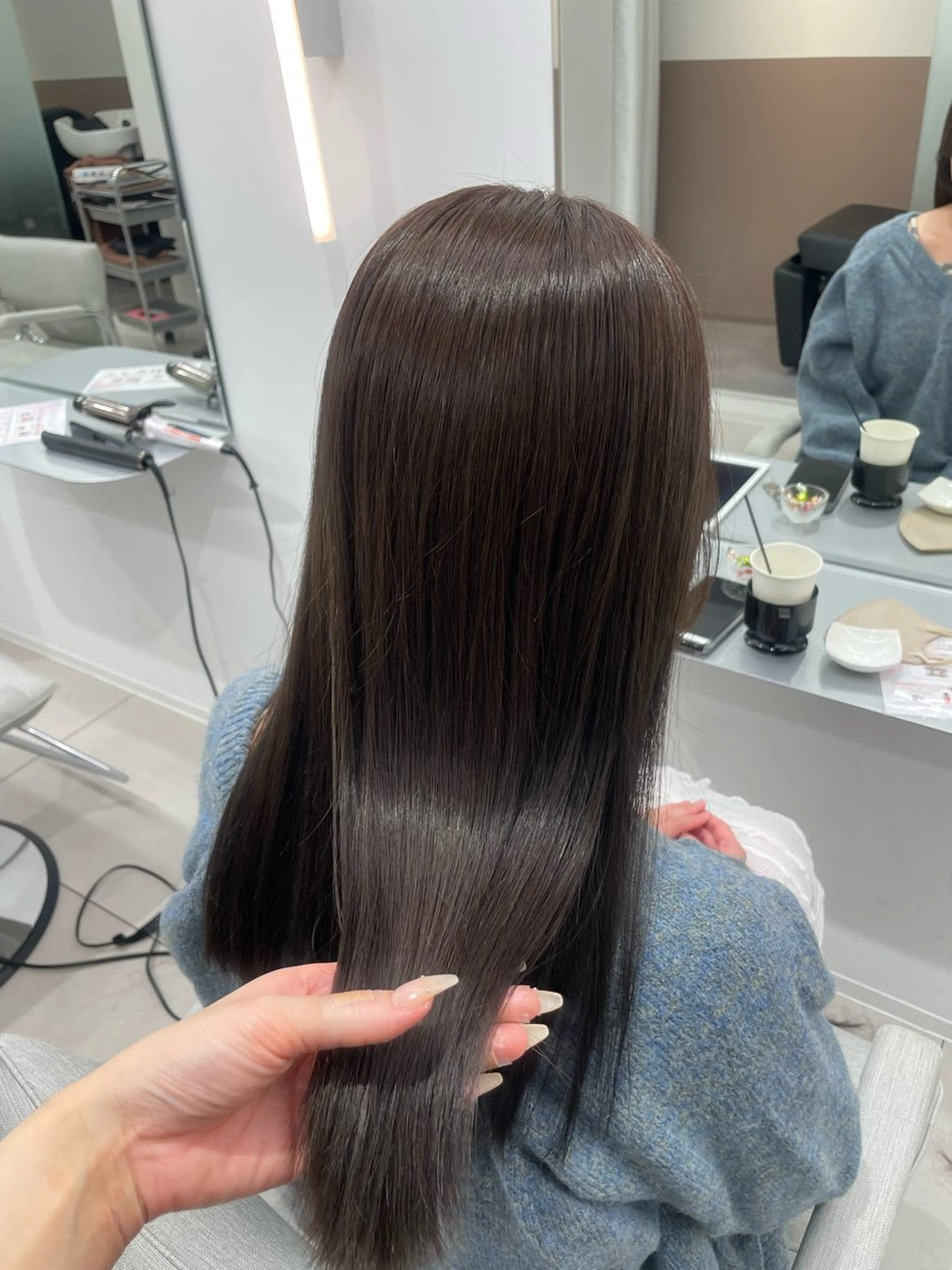 ロング カラー ショコラグレージュ グレージュ カット ヘアカラー トリートメント ヘアセット 🦋顔周りカット/レ イヤー/ユリ🦋のヘアスタイル