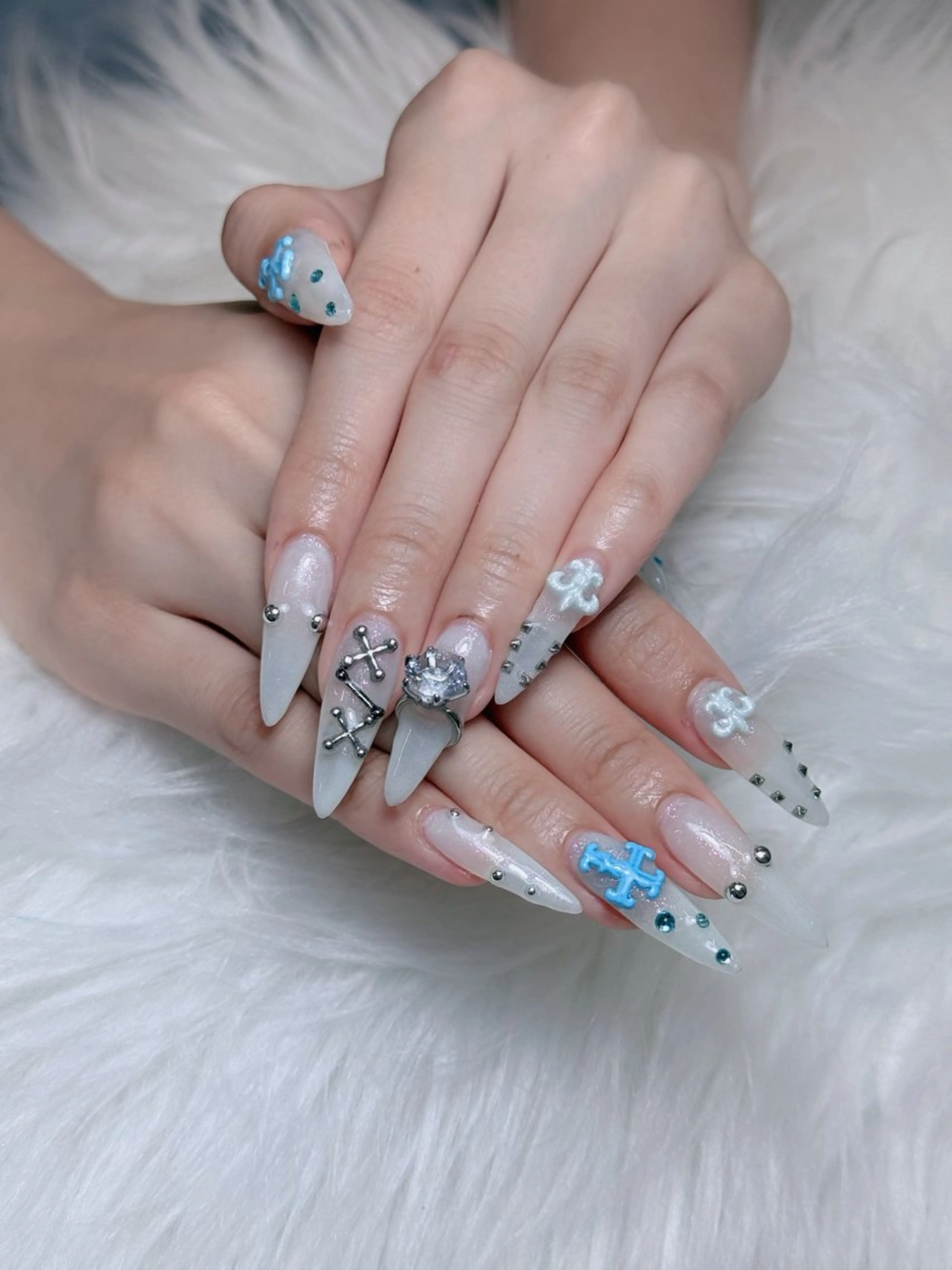 ネイル オーロラネイル チークネイル フットネイル フレンチネイル 韓国ネイル ハンドネイル Lumi Nailのネイルデザイン