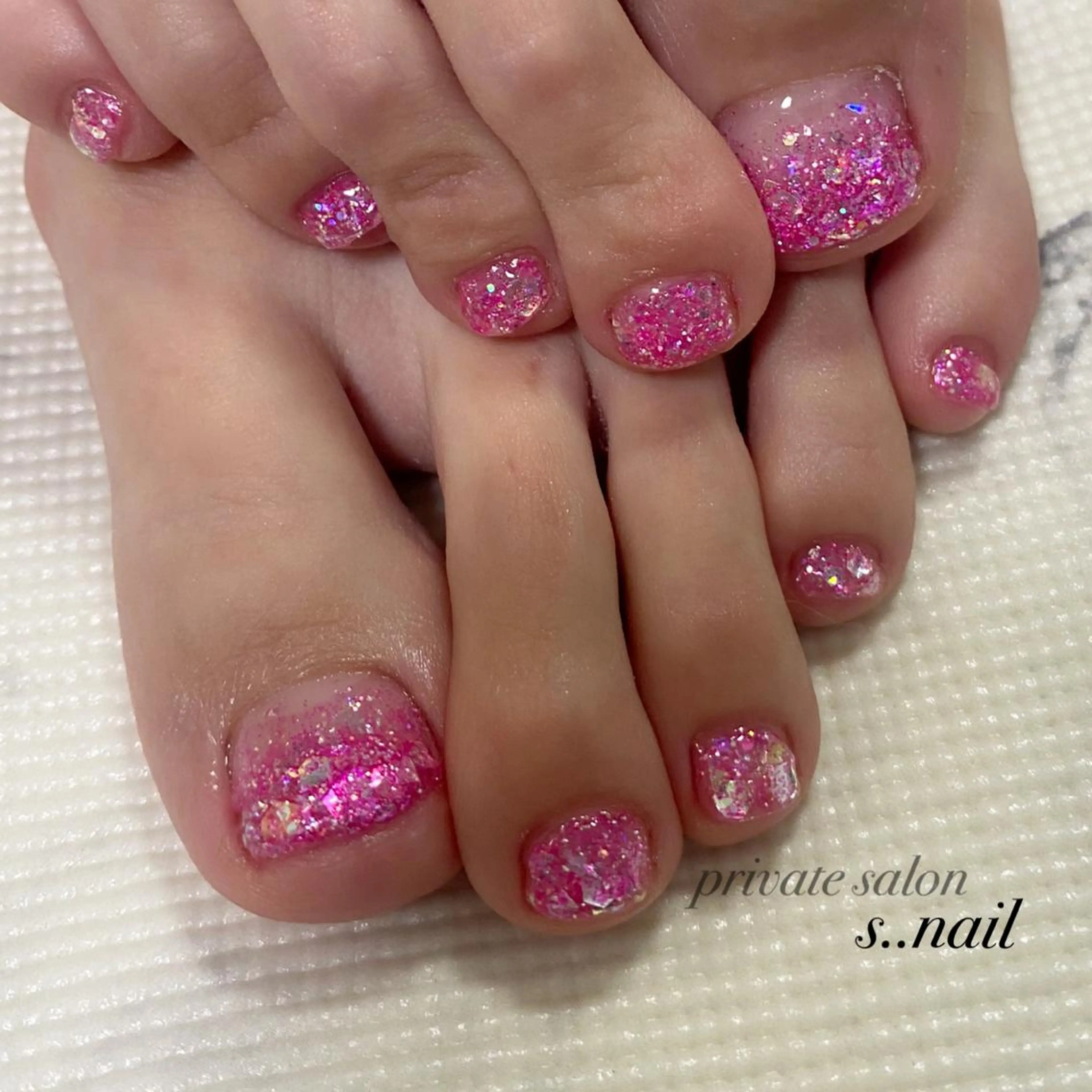 ネイル ラメ(グリッター) ピンク シルバー ハンドネイル フットネイル s..nail / MORITAのネイルデザイン