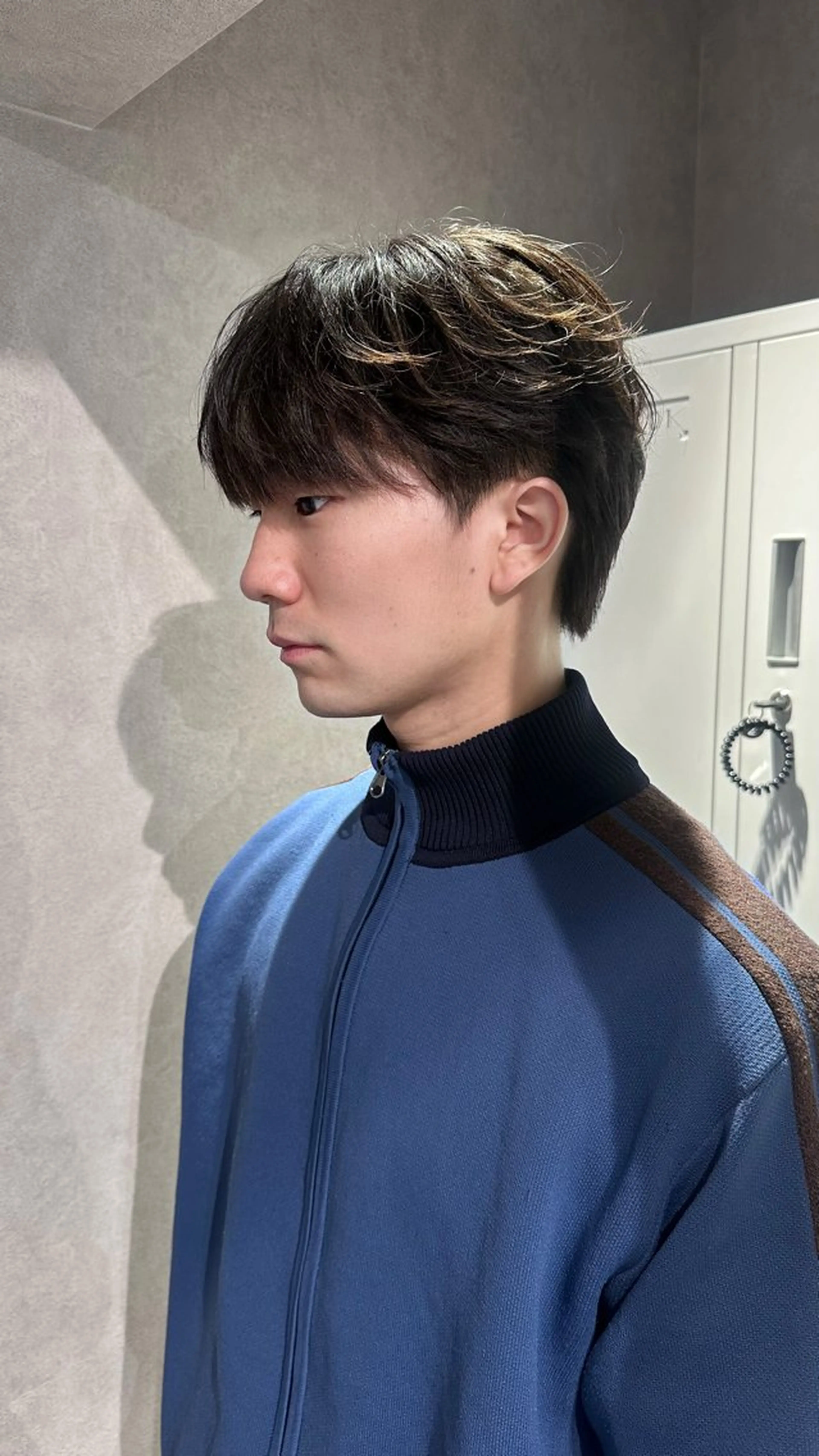 ショート メンズ 切りっぱなしボブ メンズブリーチ センターパート メンズハイライト メンズハイトーン HARUKI🏔️/ メンズ/透け感カラーのヘアスタイル