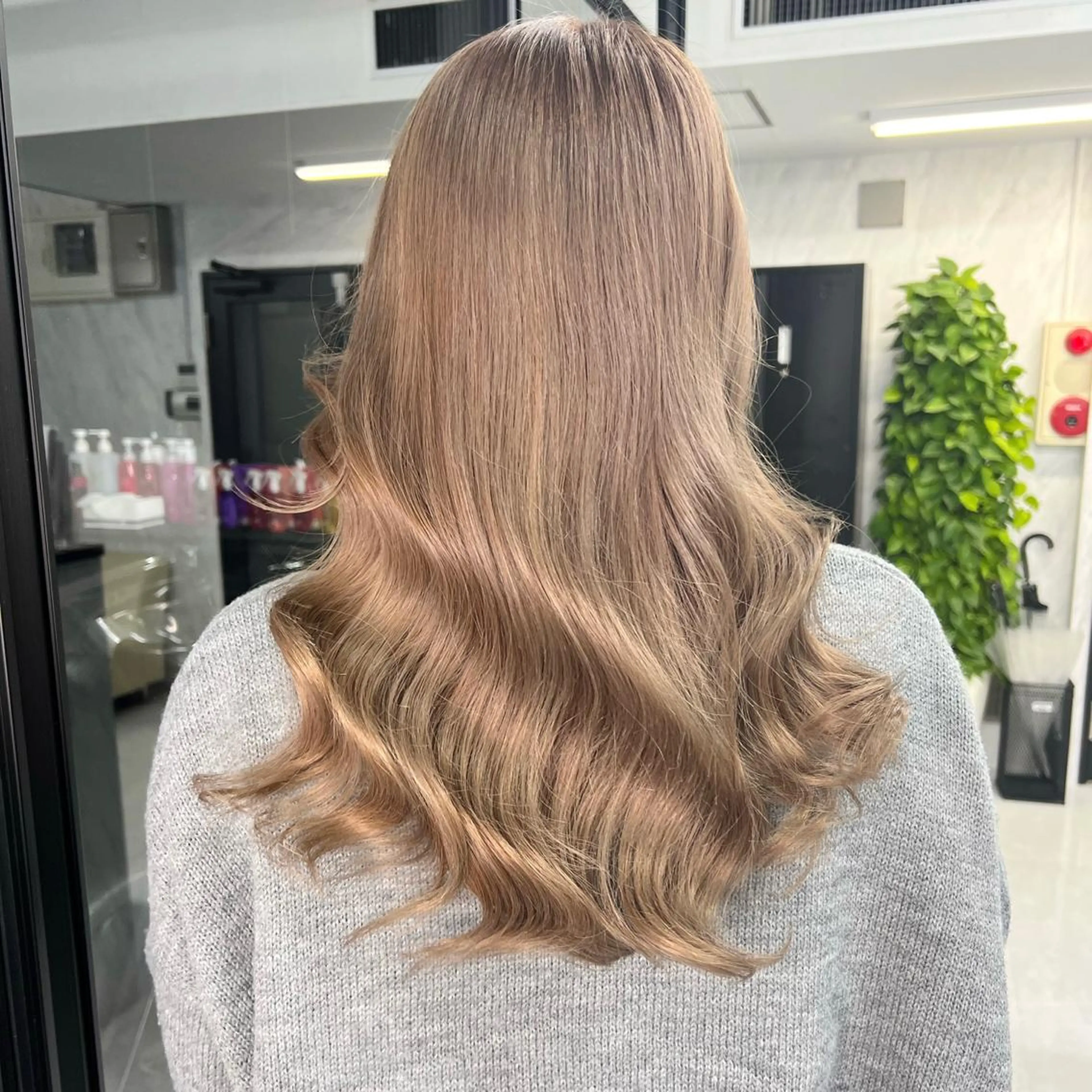 ロング カラー シールエクステ ハイトーンカラー エクステ ヘアカラー トリートメント シールエクステ特化 ハイトーン、NANAのヘアスタイル