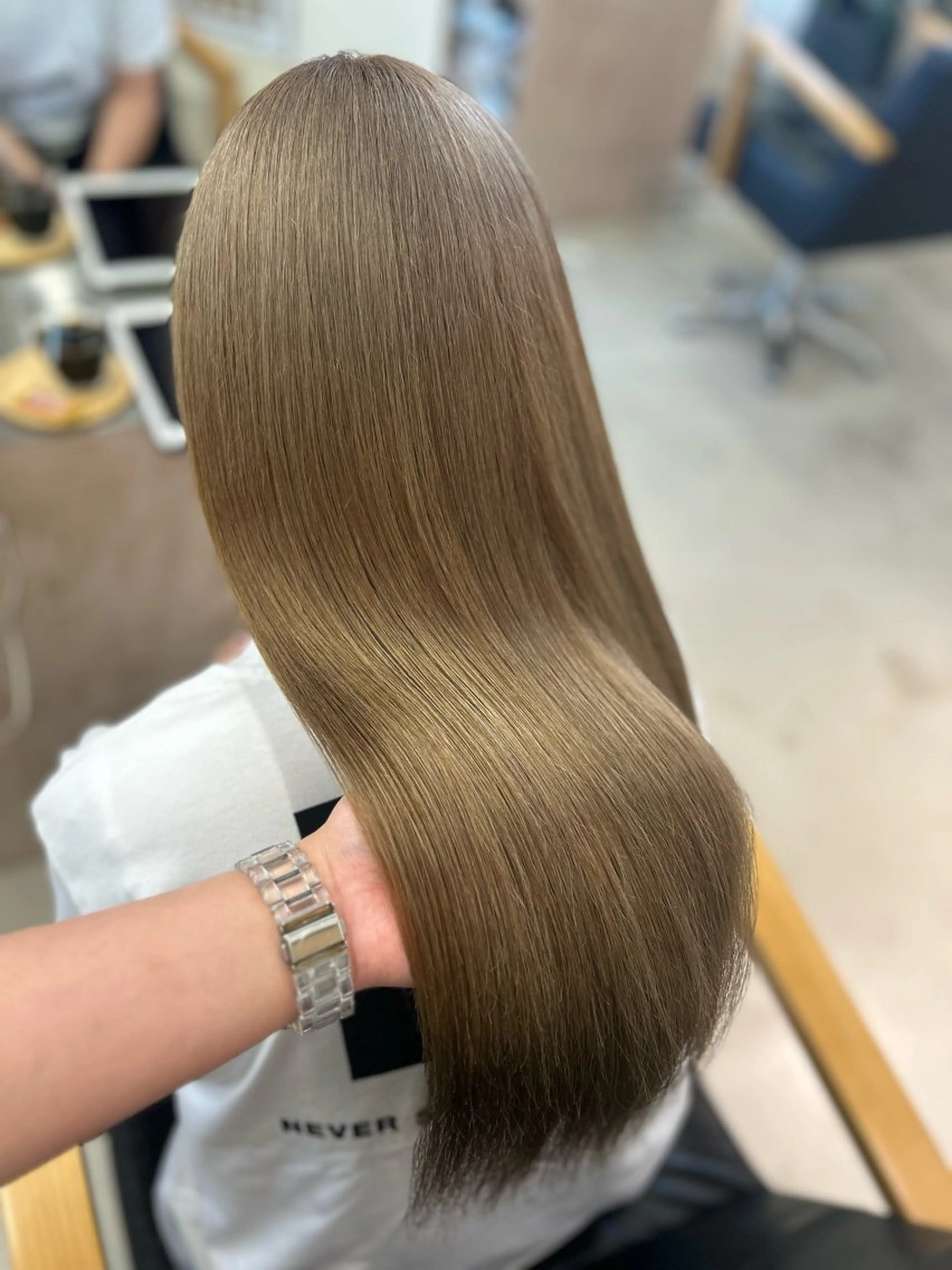 ロング カラー ベージュカラー ブリーチ ミルクティーベージュ ヘアカラー noa  🦋 ブリーチ/暖色のヘアスタイル