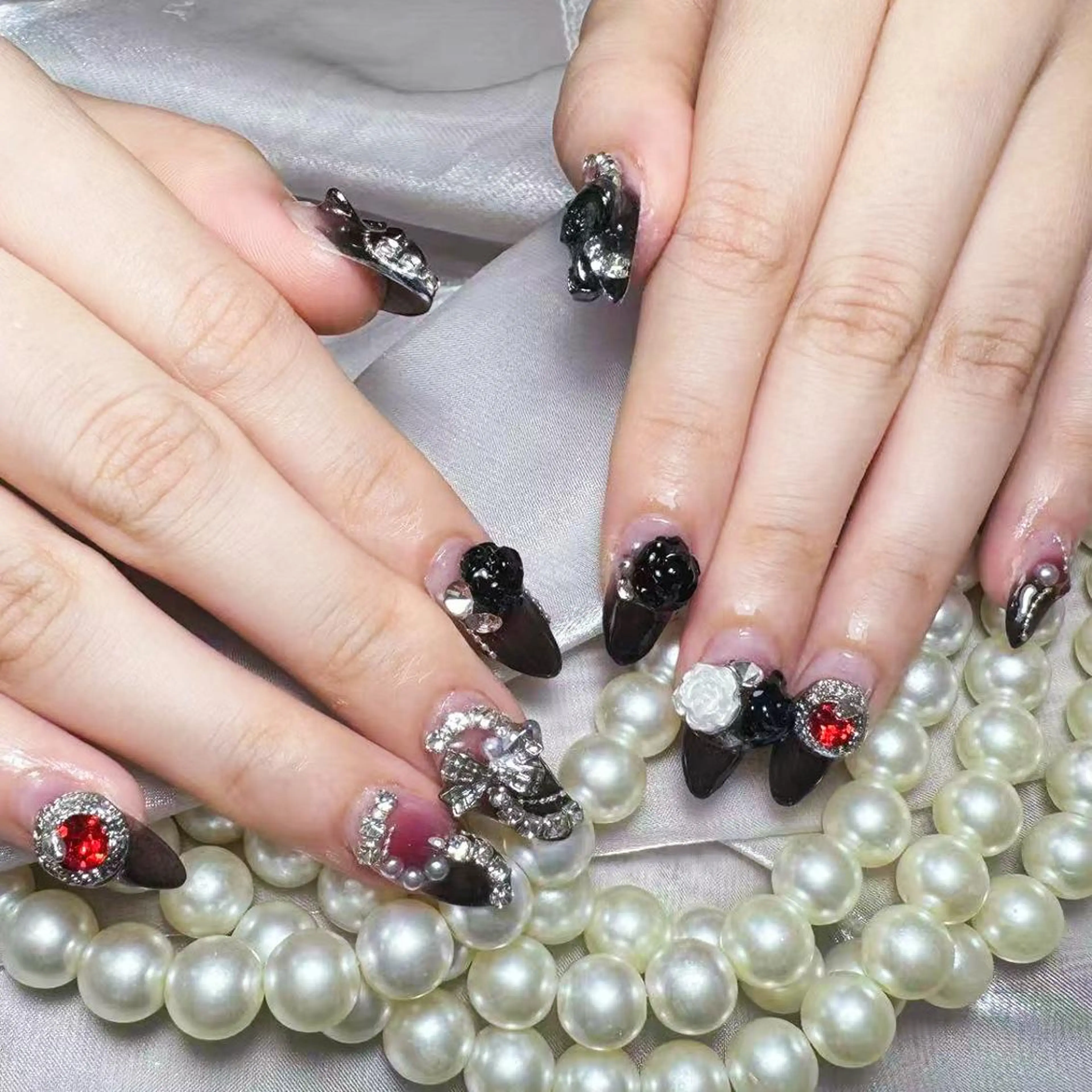 ネイル アートネイル オーロラネイル ガーリー キラキラネイル マグネットネイル ハンドネイル ハンドケア Diamond 🚢のネイルデザイン