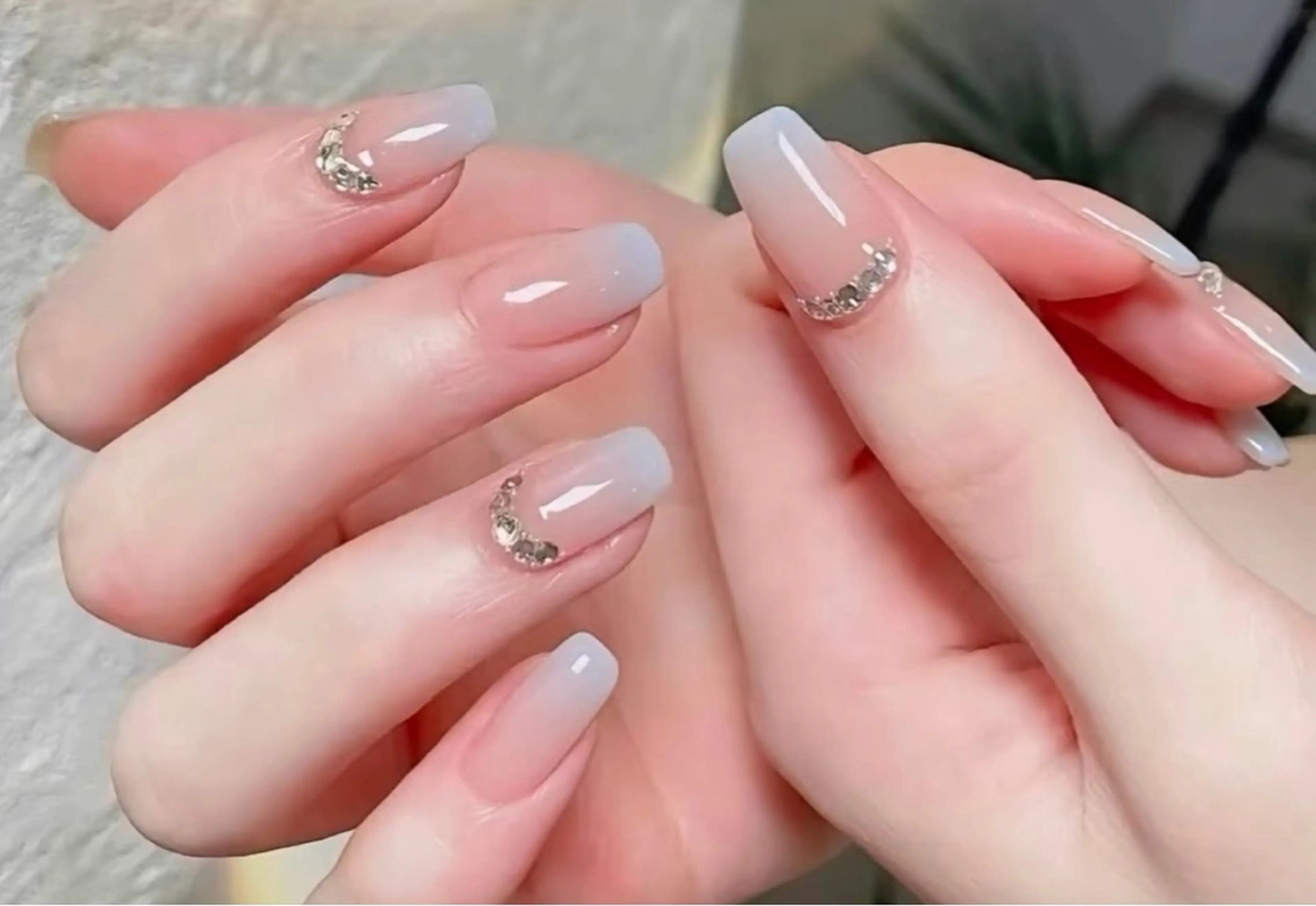 ネイル フレンチネイル ジェルネイル ガラスフレンチ グラデーション ラメ(グリッター) ネイルサロン Jasmine 池袋東口所属・YU RIのネイルデザイン