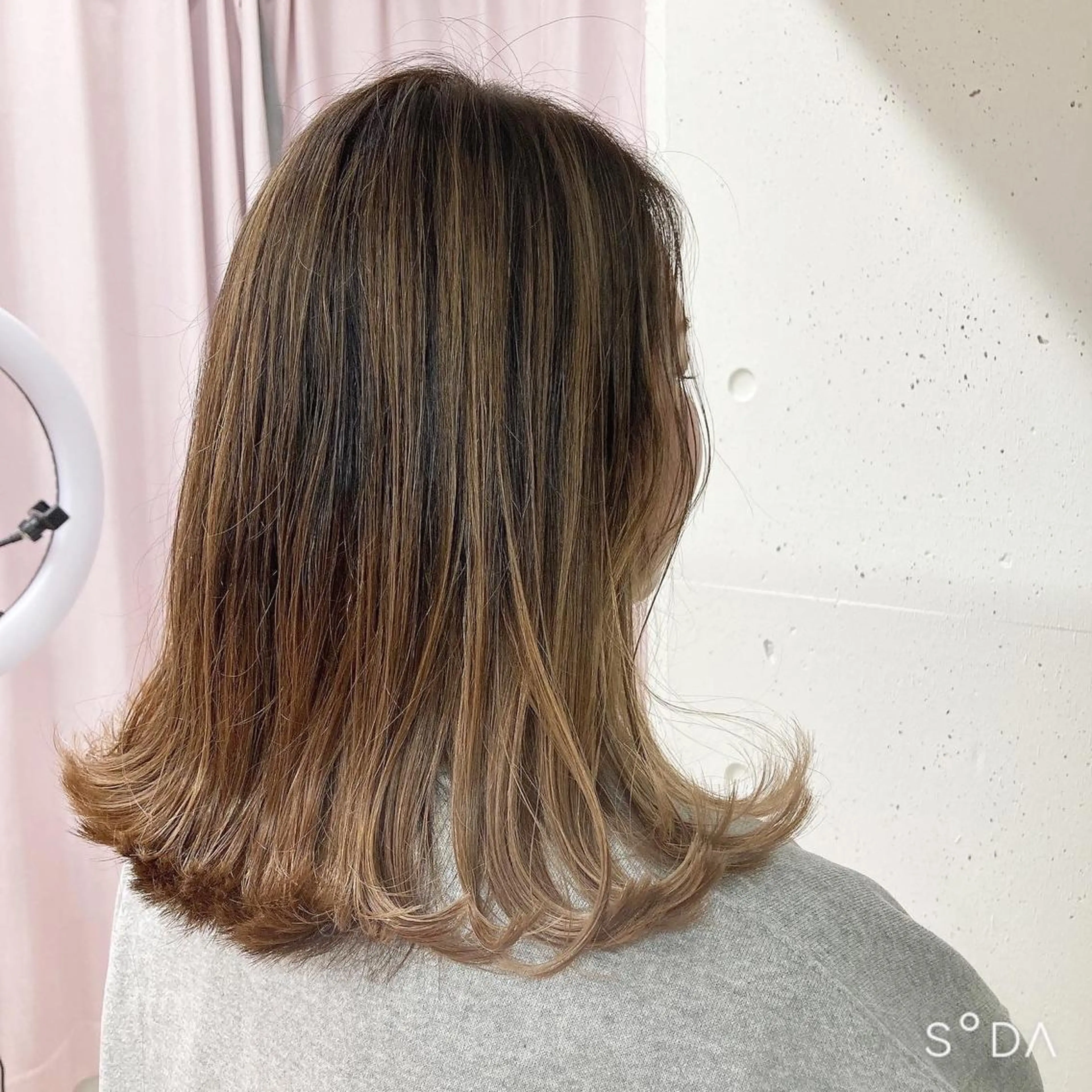 ミディアム カラー バレイヤージュ レイヤーカット ミルミー美容室所属・🦄💒💓齎藤 七海子🦄💒💓のマツエク・マツパデザイン