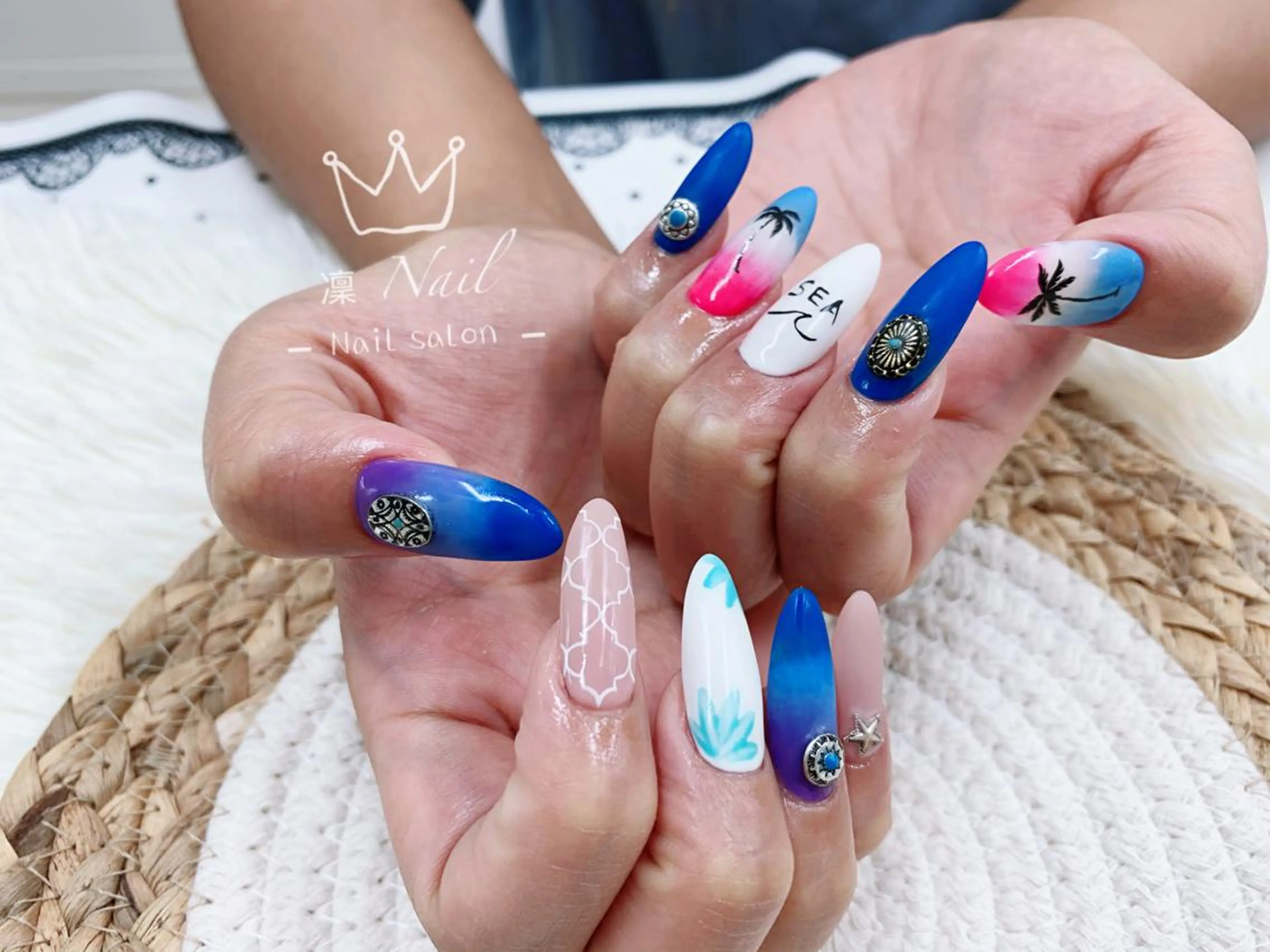 ロング カラー ネイル アートネイル 長さ出し 持ち込み スカルプネイル Lea NAILsalon所属・Le’a NailSalonのネイルデザイン