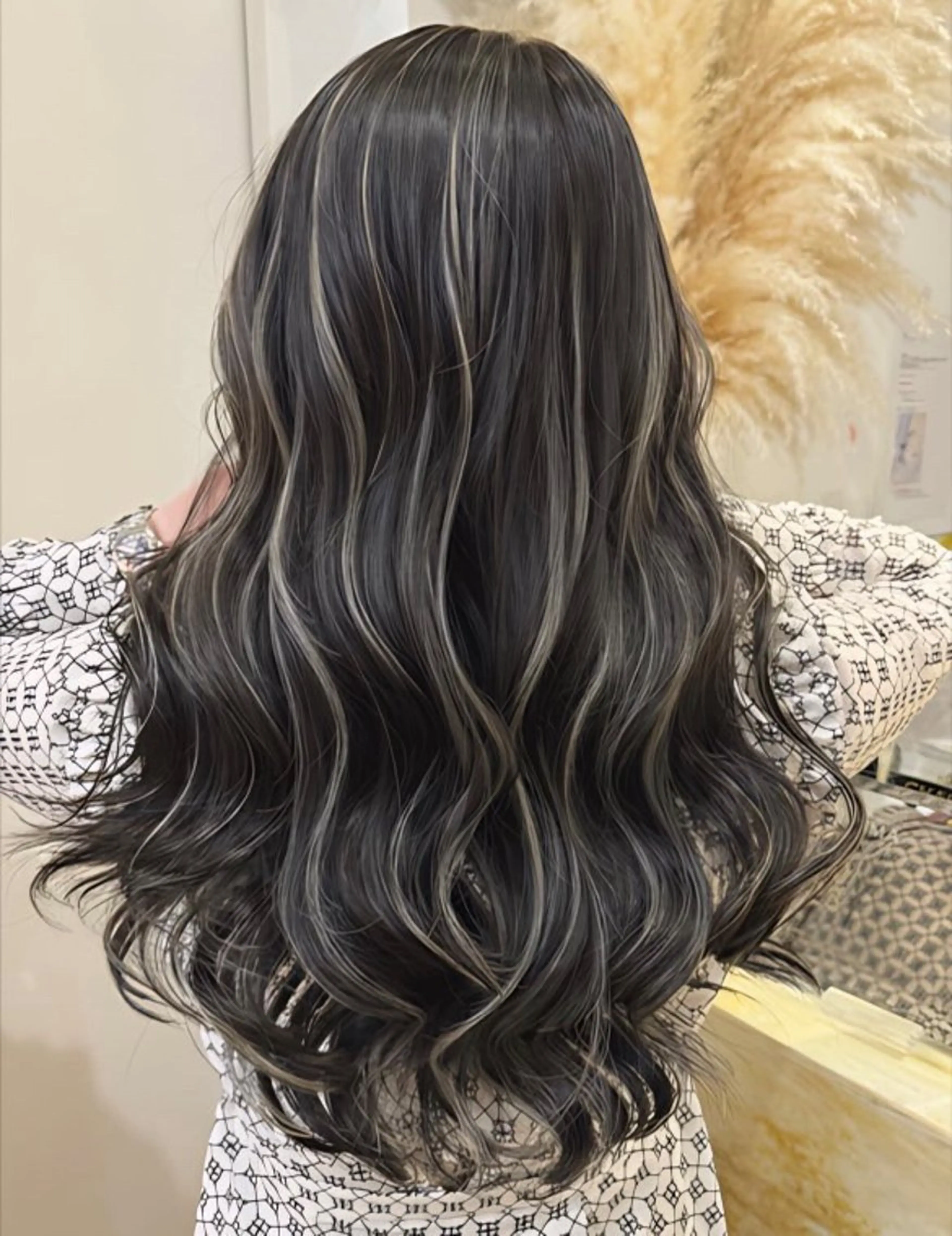 ロング カラー デザインカラー グレージュ ハイライトカラー ハイライト ヘアカラー 表参道/ハイライト バレイヤージュのヘアスタイル