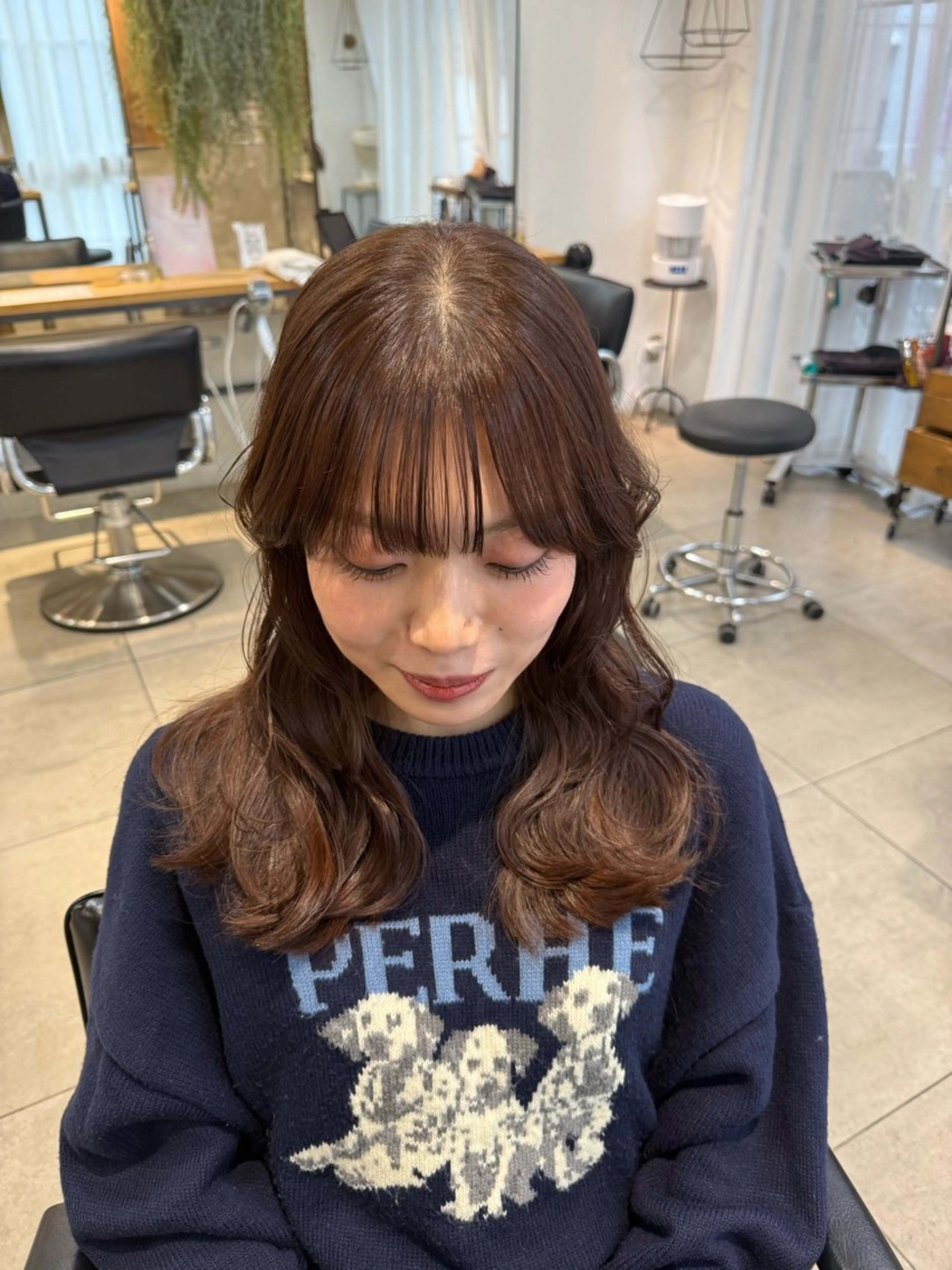 セミロング カラー ミルクティー× グレージュMOMOのヘアスタイル