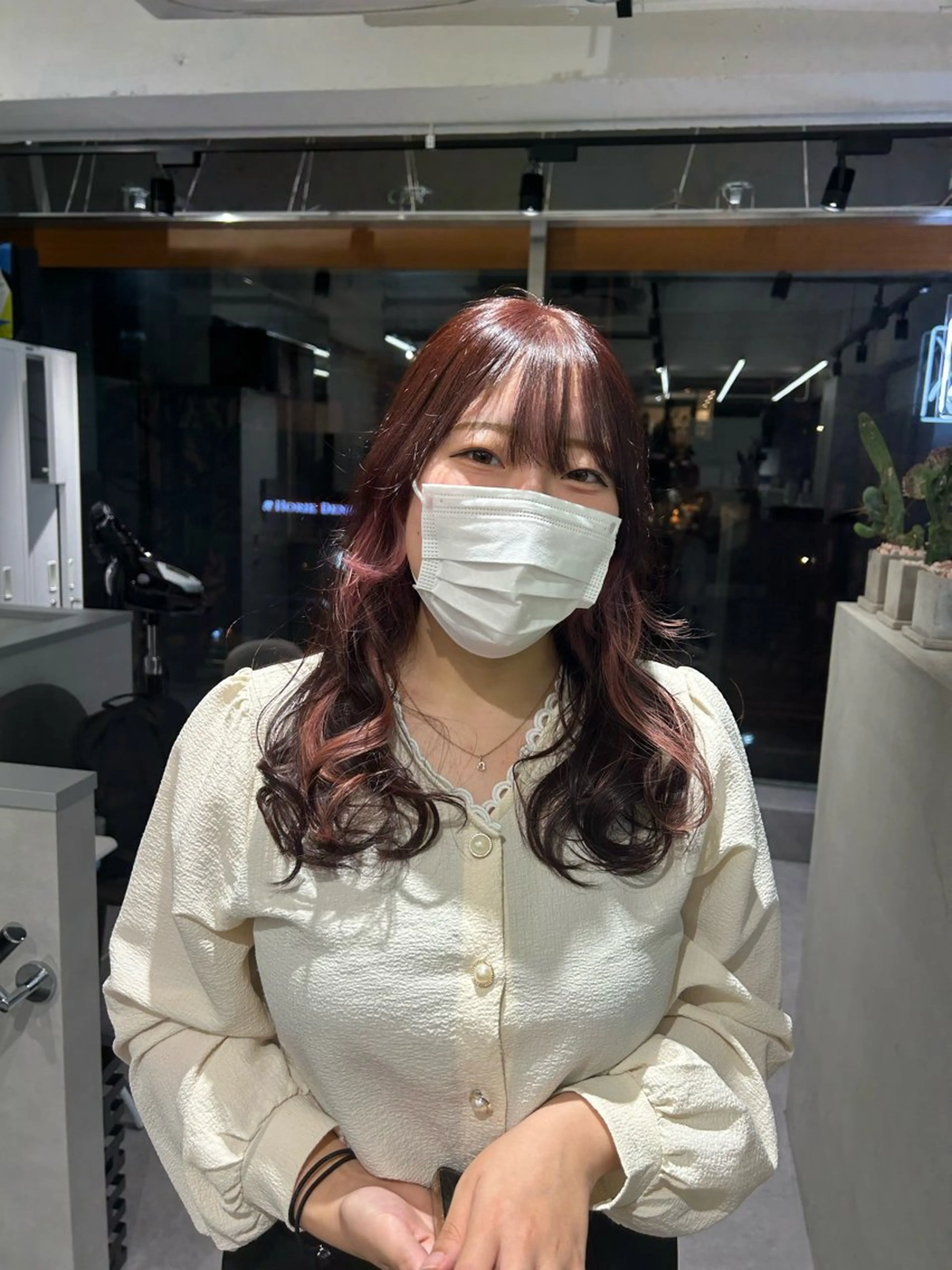 セミロング ヘアカラー Maho/海外 レイヤー/ハイトーンのヘアスタイル