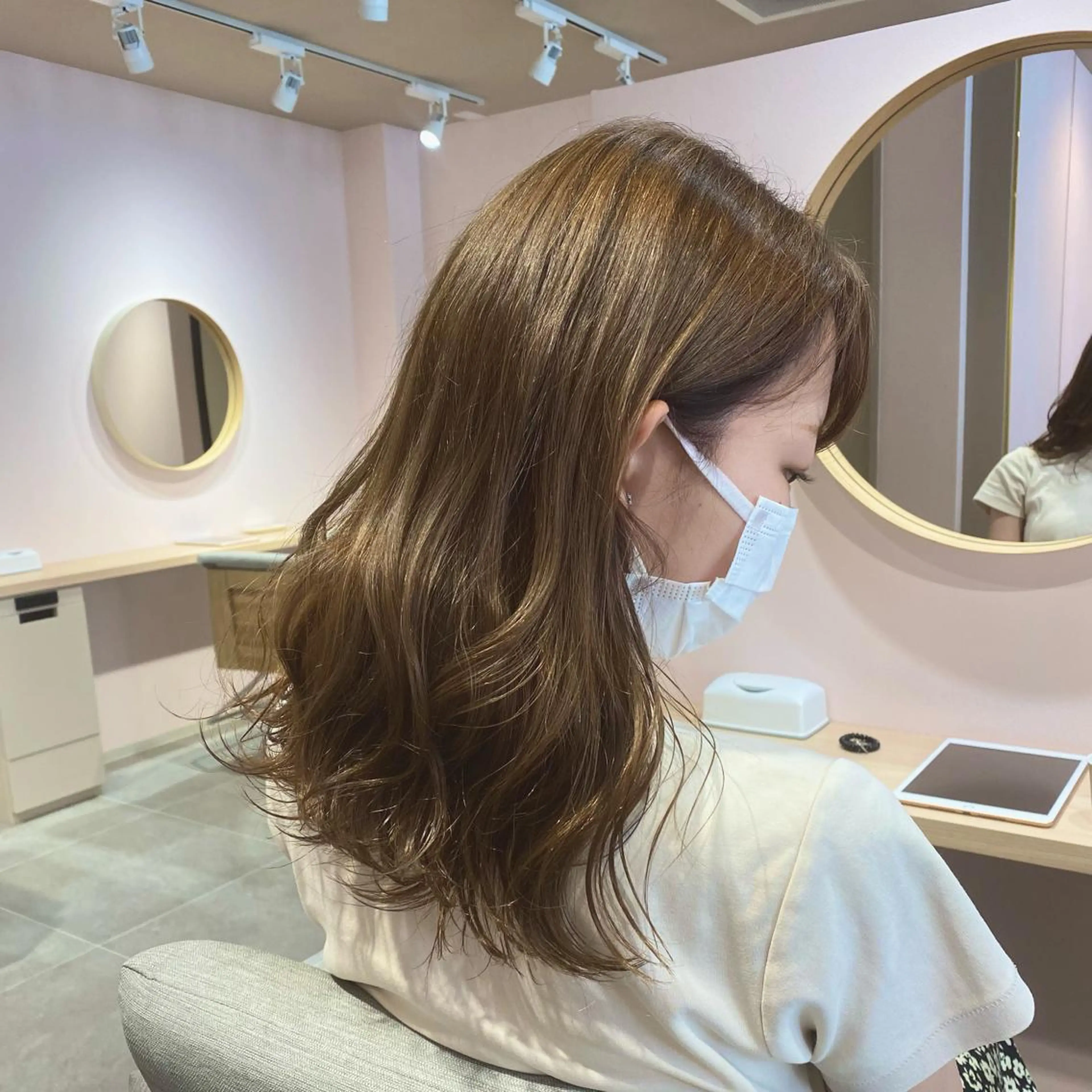 ロング カラー ベージュカラー ミルクティーベージュ ヘアカラー トリートメント nagisa /縮毛矯正のヘアスタイル