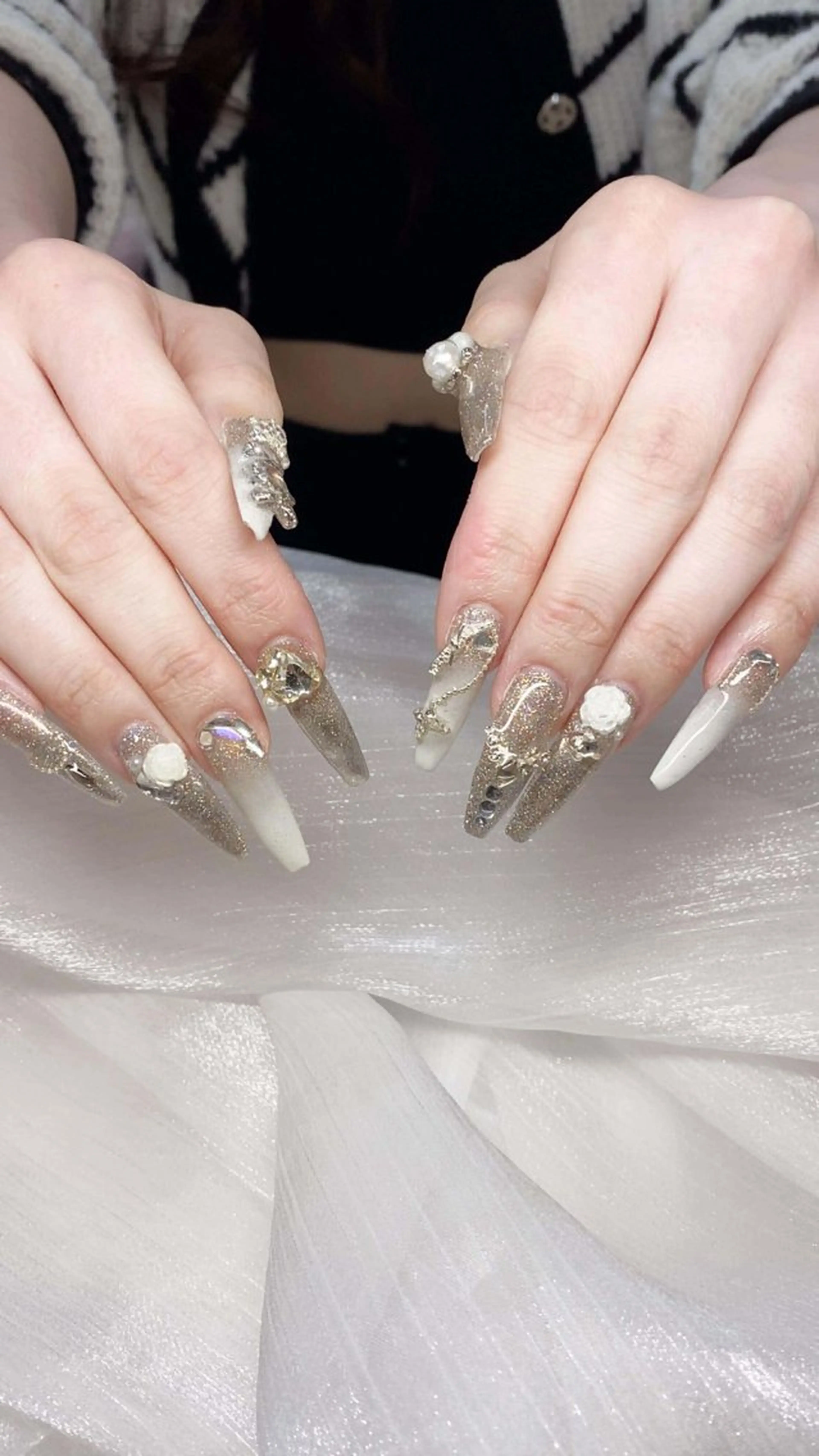 ネイル 成人式 フレンチネイル グラデーション 韓国ネイル マグネットネイル ハンドネイル Squeen Nailのネイルデザイン