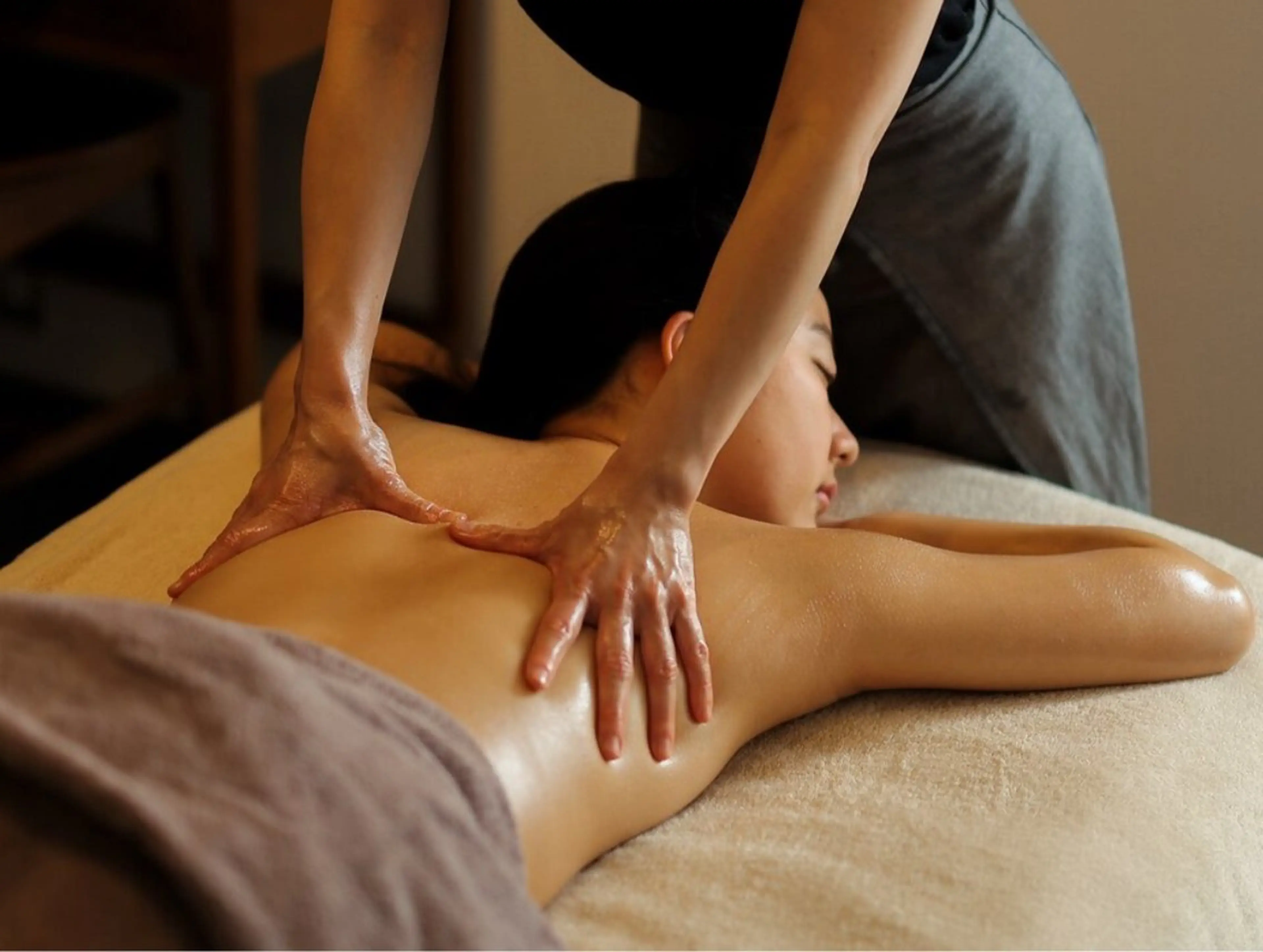 漢方アロマ深部リンパマッサージ60分の写真