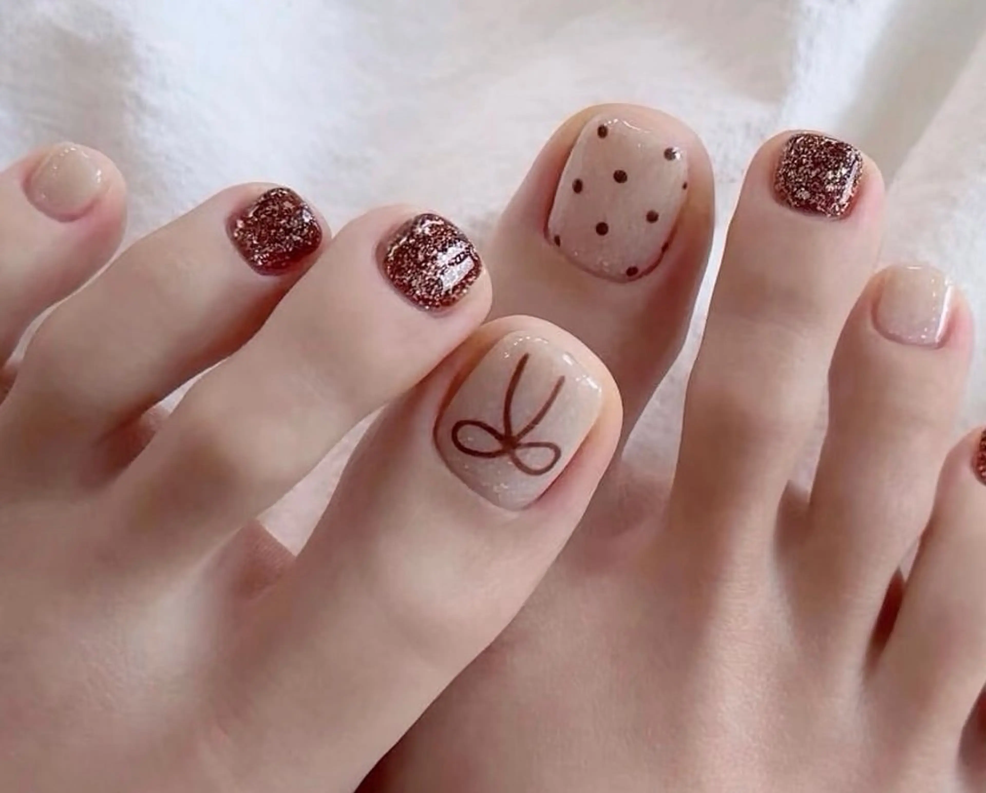 ネイル 持ち込み リボン フットネイル MOMO 川崎所属・moriki nailのネイルデザイン
