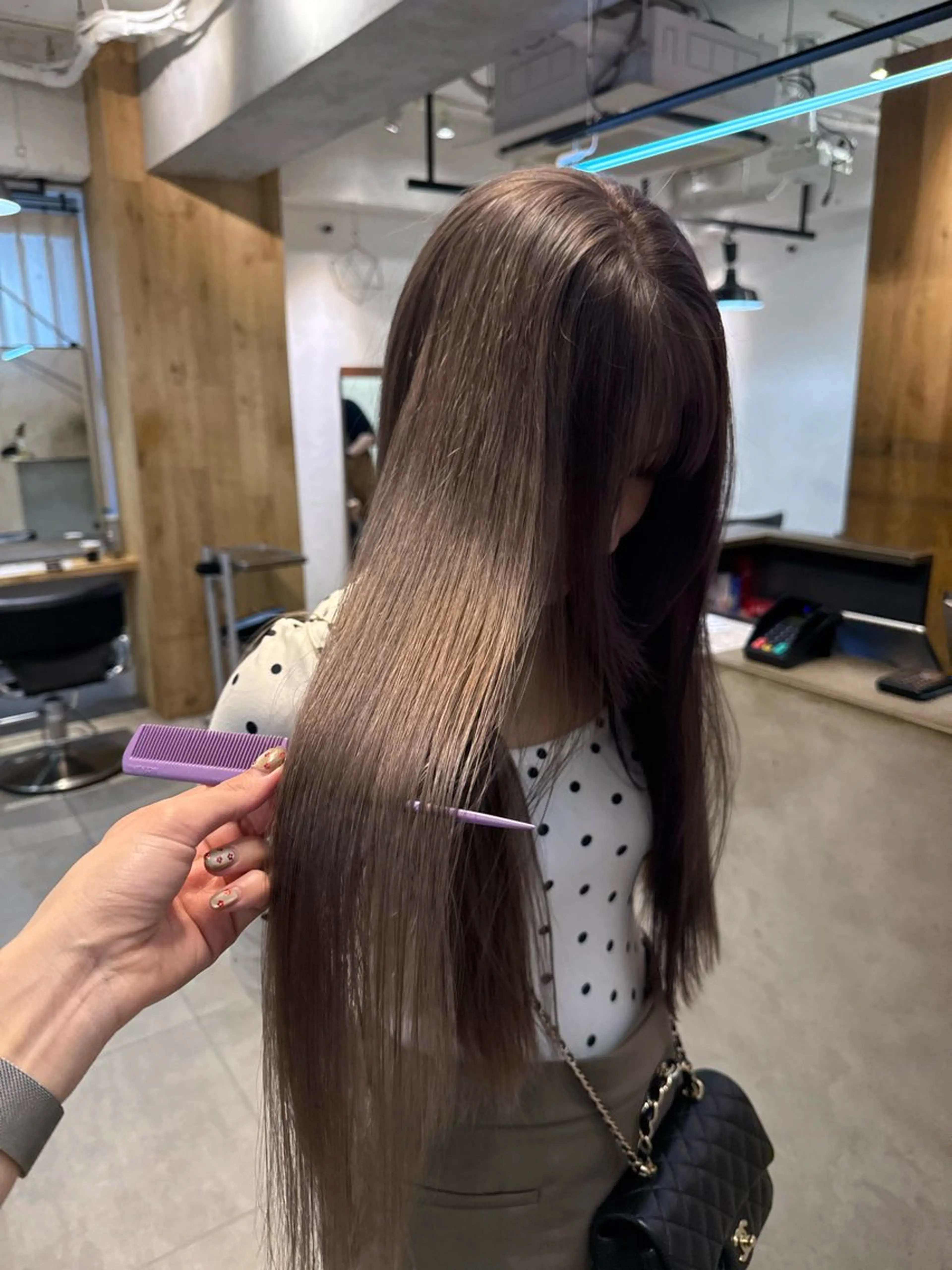 ロング カラー ミルクティー× グレージュMOMOのヘアスタイル