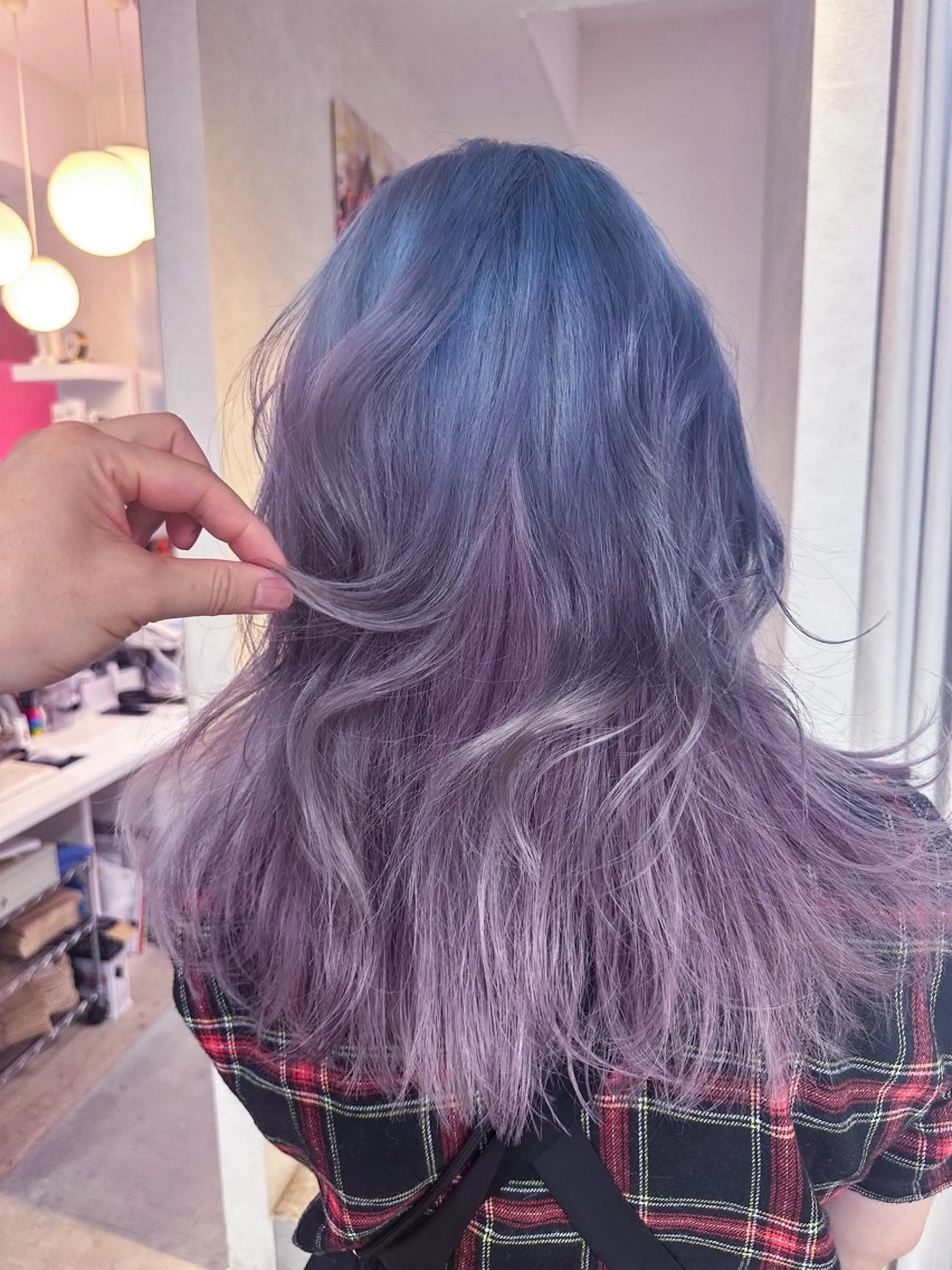 ロング カラー 黒髪 ブリーチ ブルーカラー ブルーブラック エドルカラー カット ヘアカラー BOX mico.のヘアスタイル