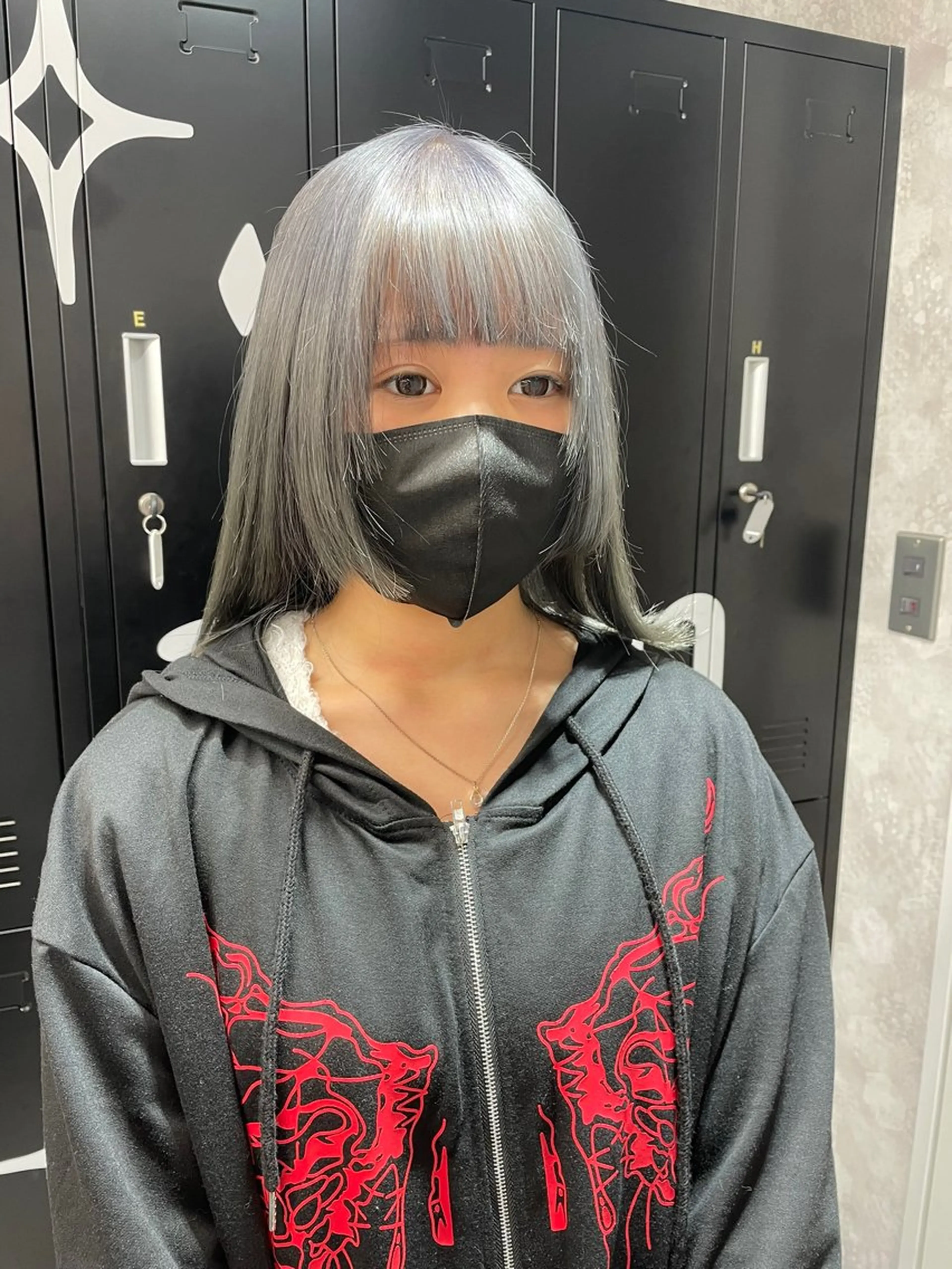 ミディアム カラー アッシュ アッシュグレー ベージュカラー ブリーチ ブロンド 【美髪ハイトーン】 髪質改善/大和🎀のヘアスタイル