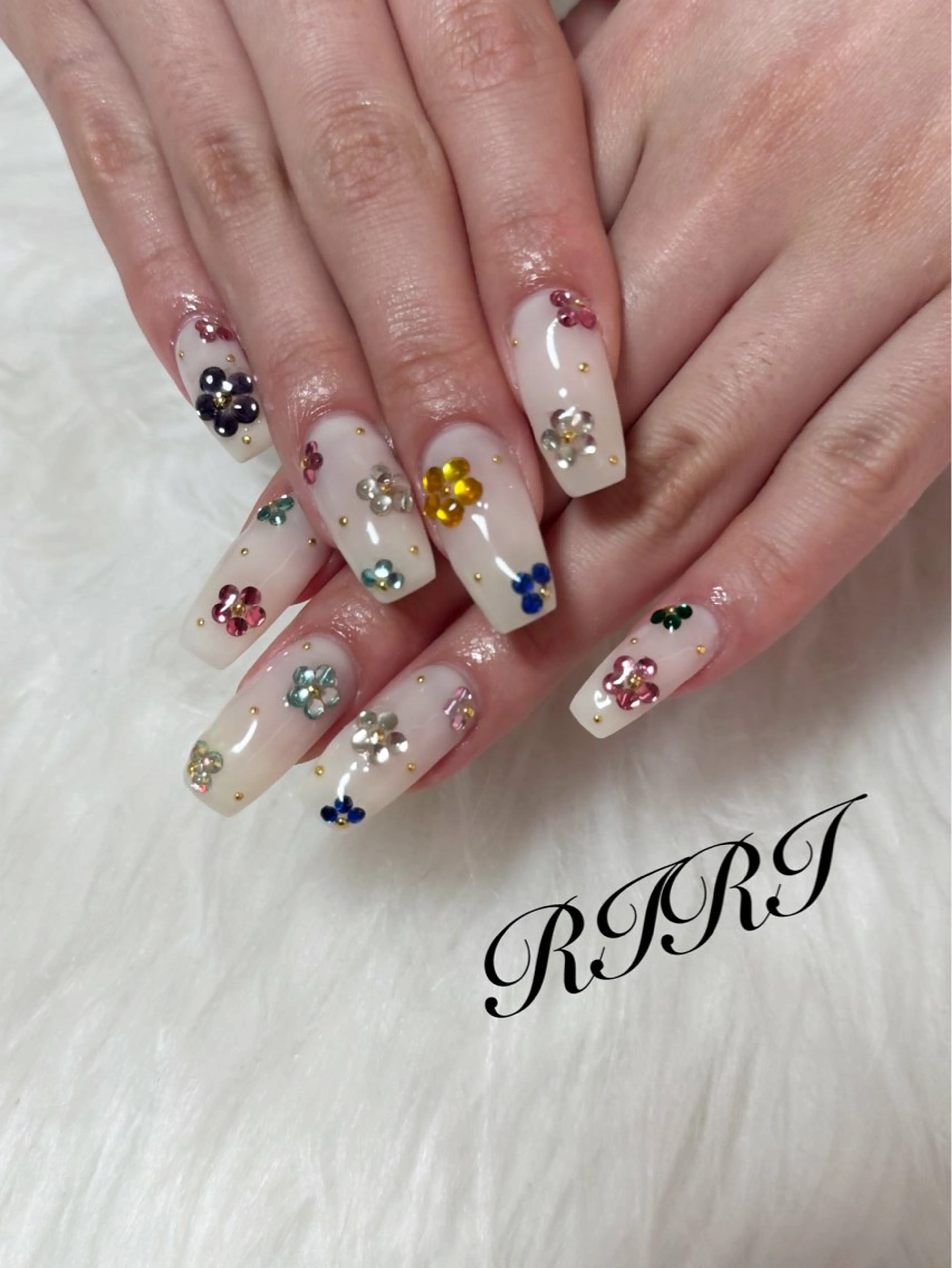 ネイル ジェルネイル キラキラネイル ショートネイル 春ネイル ハンドネイル riri オーナーのネイルデザイン