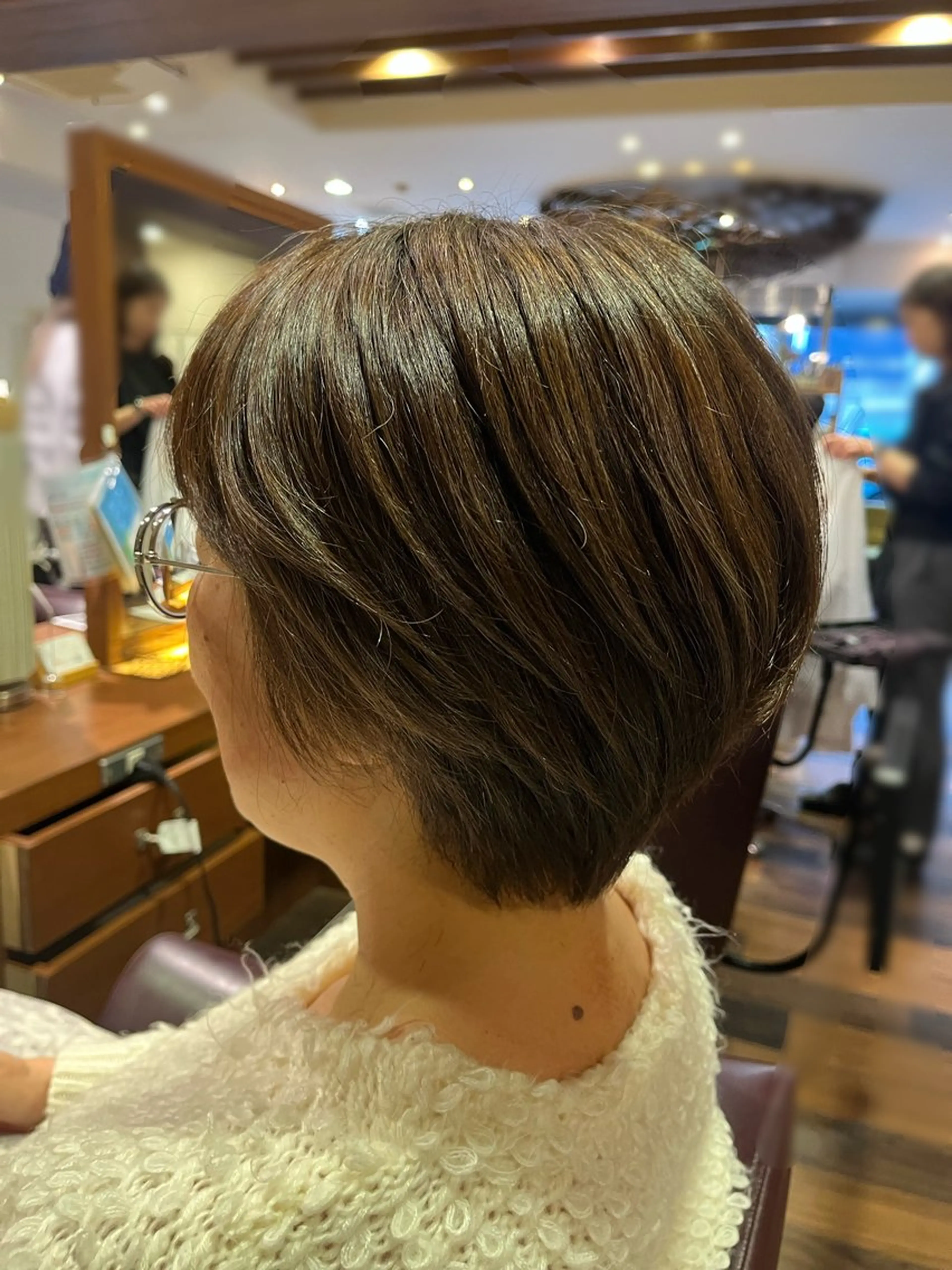 ショート カラー 透明感カラー カット ヘアカラー よしだ しおりのヘアスタイル