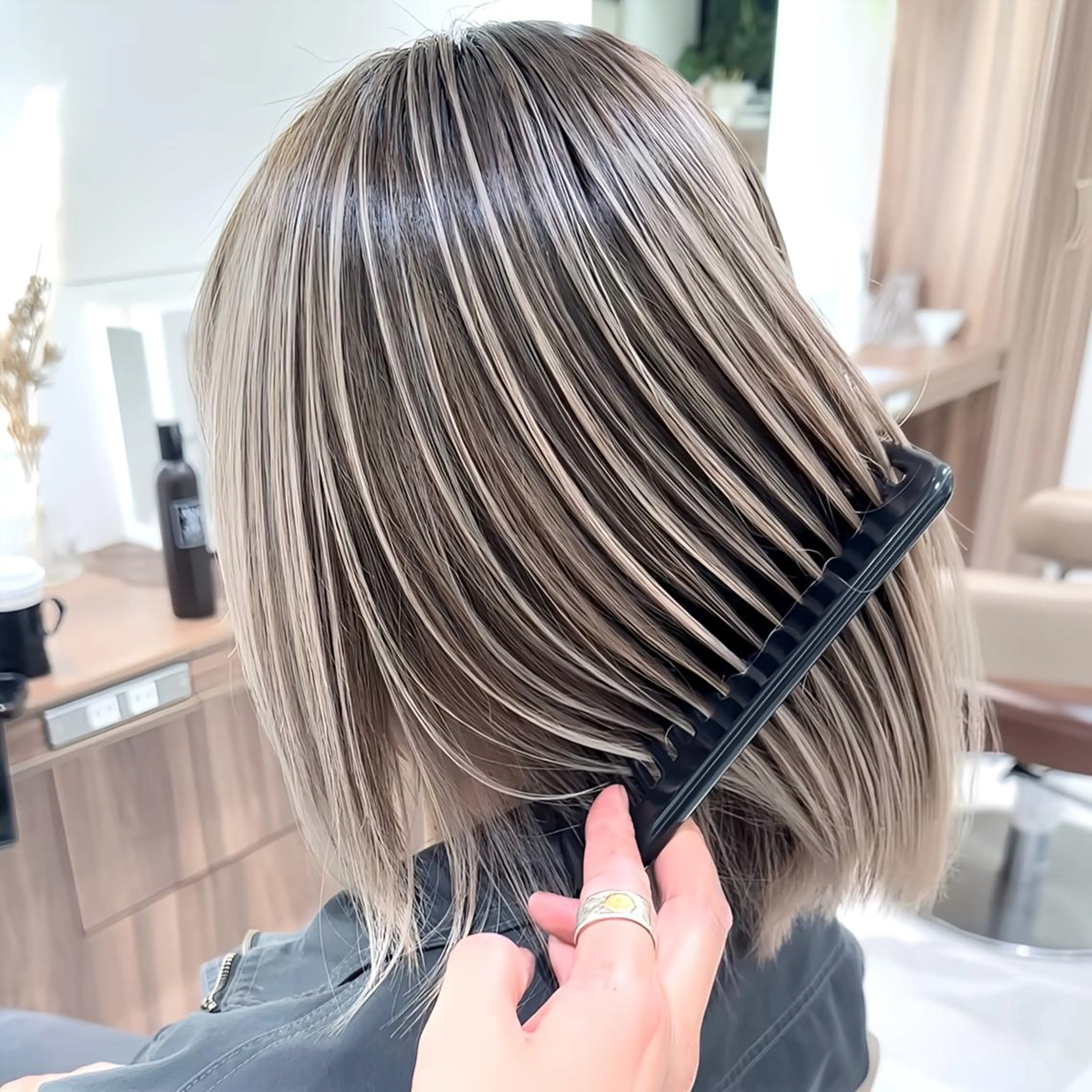 セミロング カラー バレイヤージュ 髪質改善 レイヤーカット カット ヘアカラー トリートメント 山崎俊輔/髪質改善 /バレイヤージュのヘアスタイル