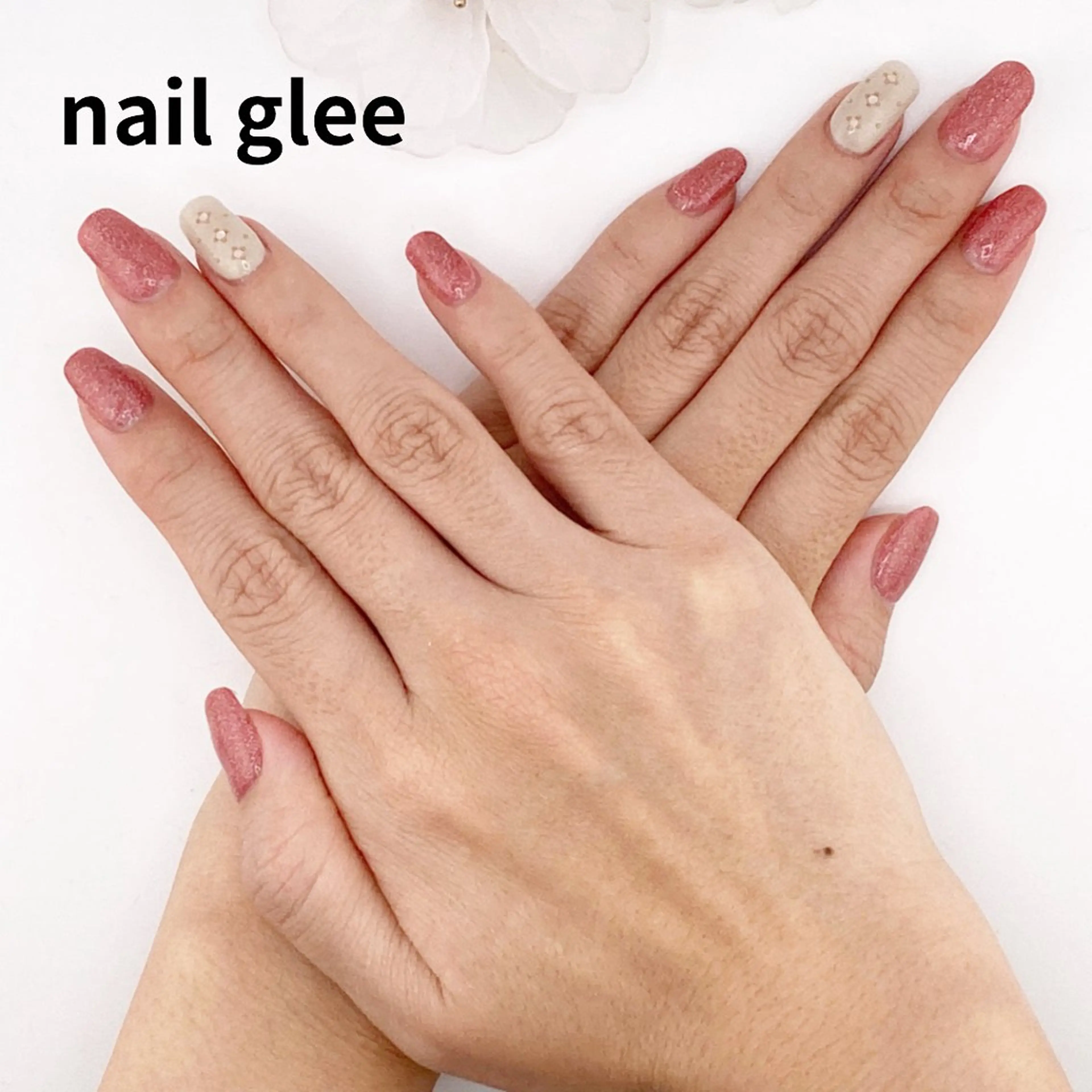 セミロング ハンドネイル RISA nail gleeのネイルデザイン