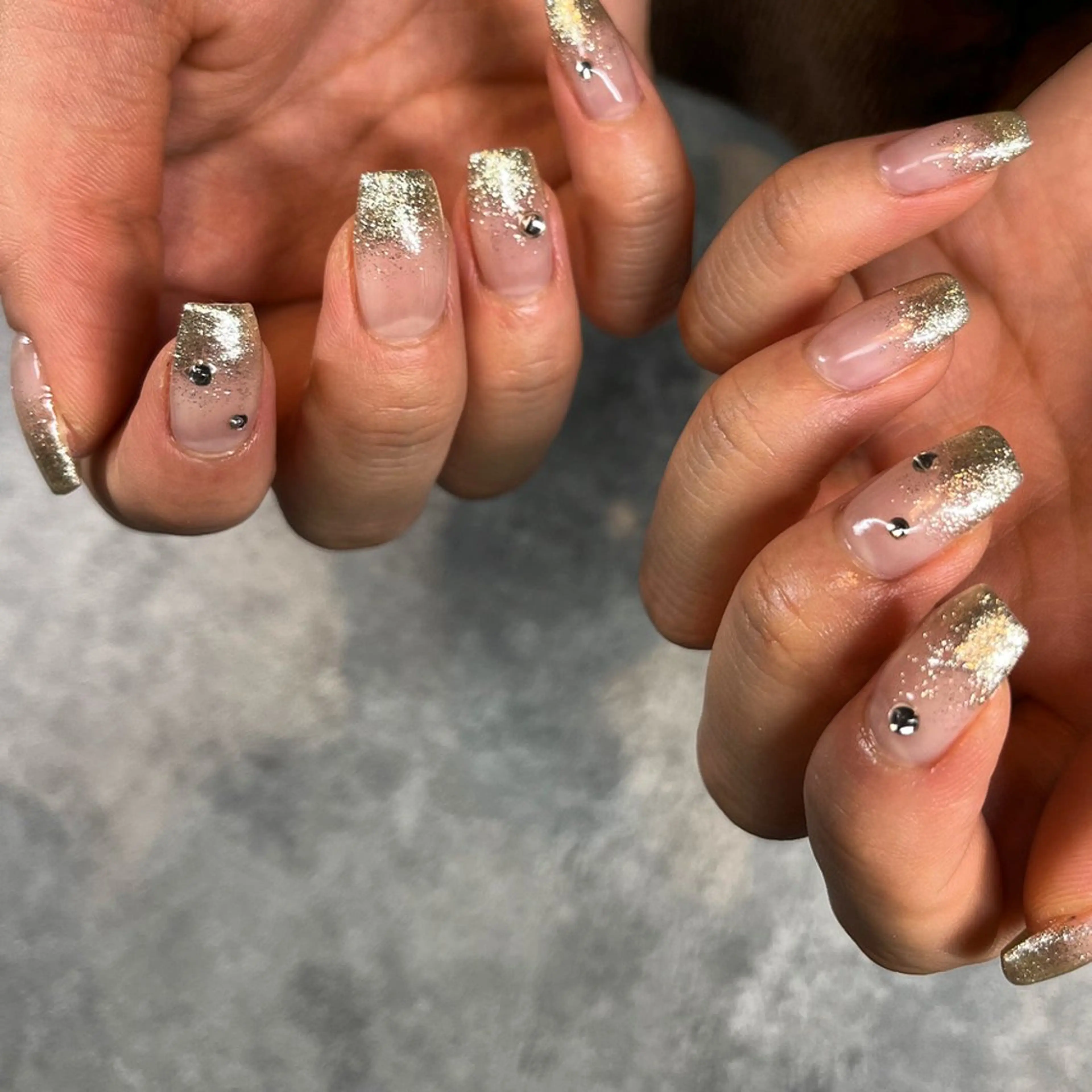 ネイル グラデーション ラメ(グリッター) ラメグラデーション ストーンネイル salon akua nail＆リラクのネイルデザイン