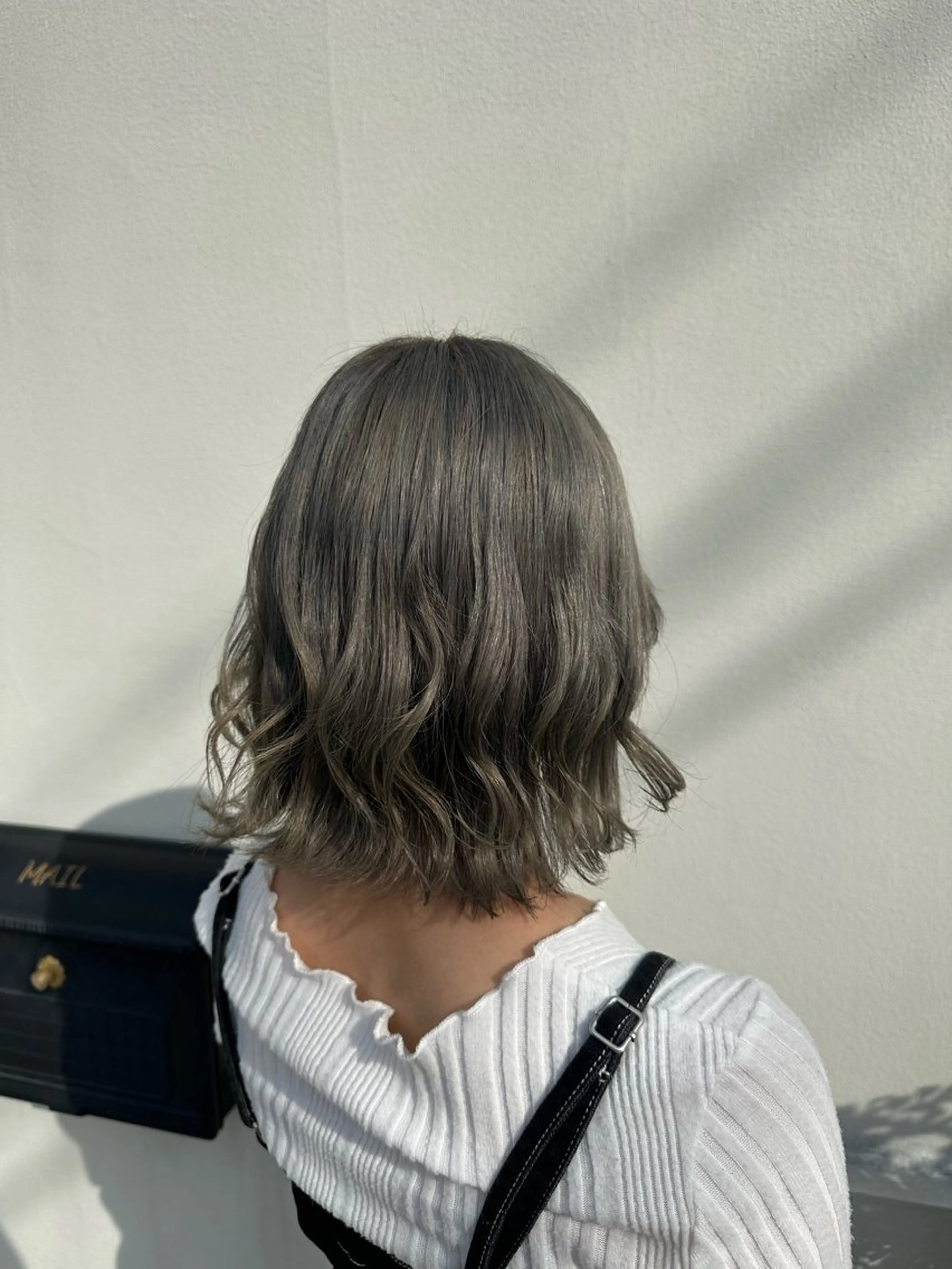 カラー ブロンド 岩本みるか/ 暖色カラー/ベージュのヘアスタイル