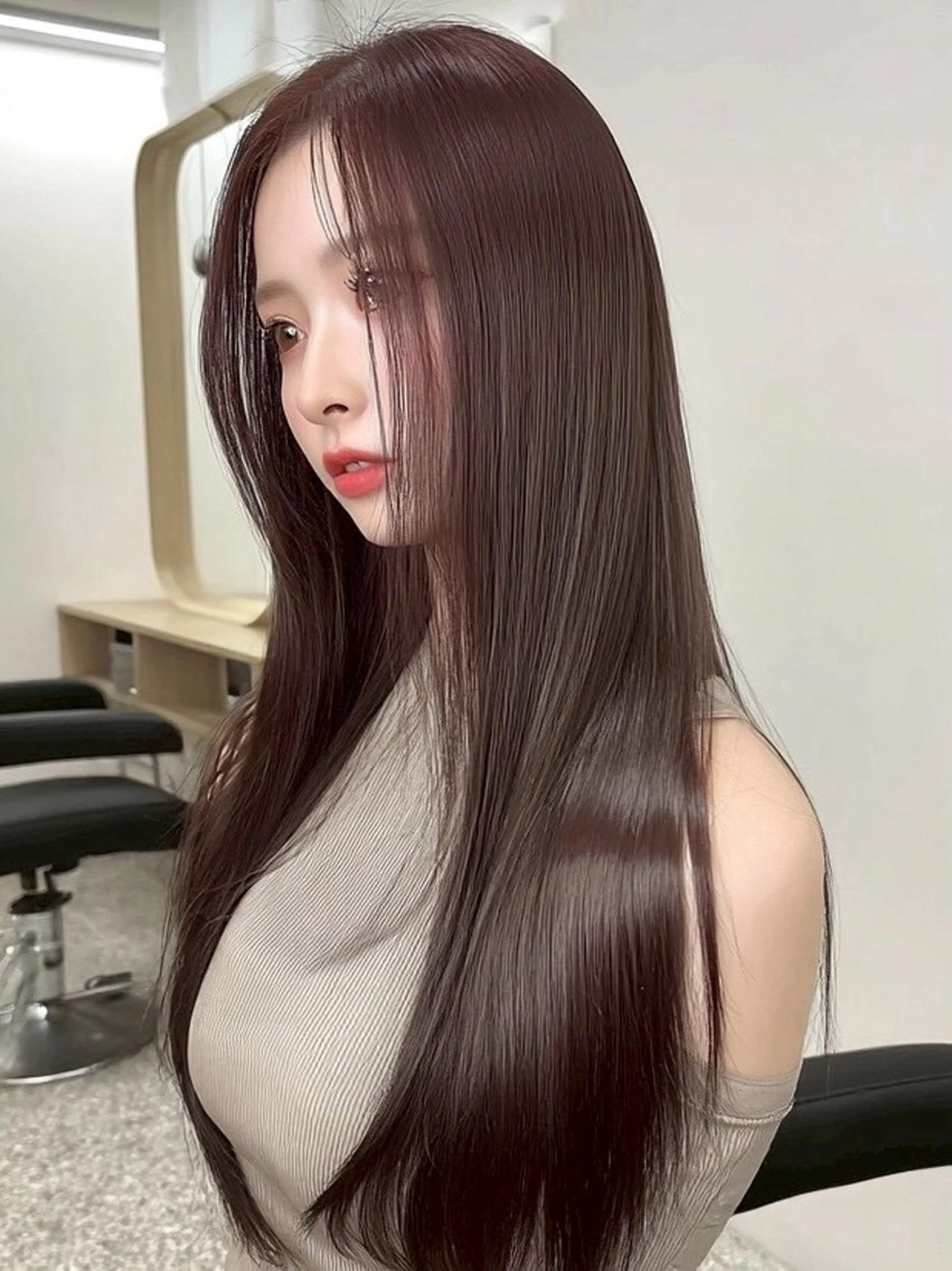 ロング くびれヘア 顔周りカット ヨシンモリ 韓国風ヘア レイヤーカット カット ヘアカラー トリートメント 京都韓国ヘア🇰🇷 /髪質改善/透カラーのヘアスタイル