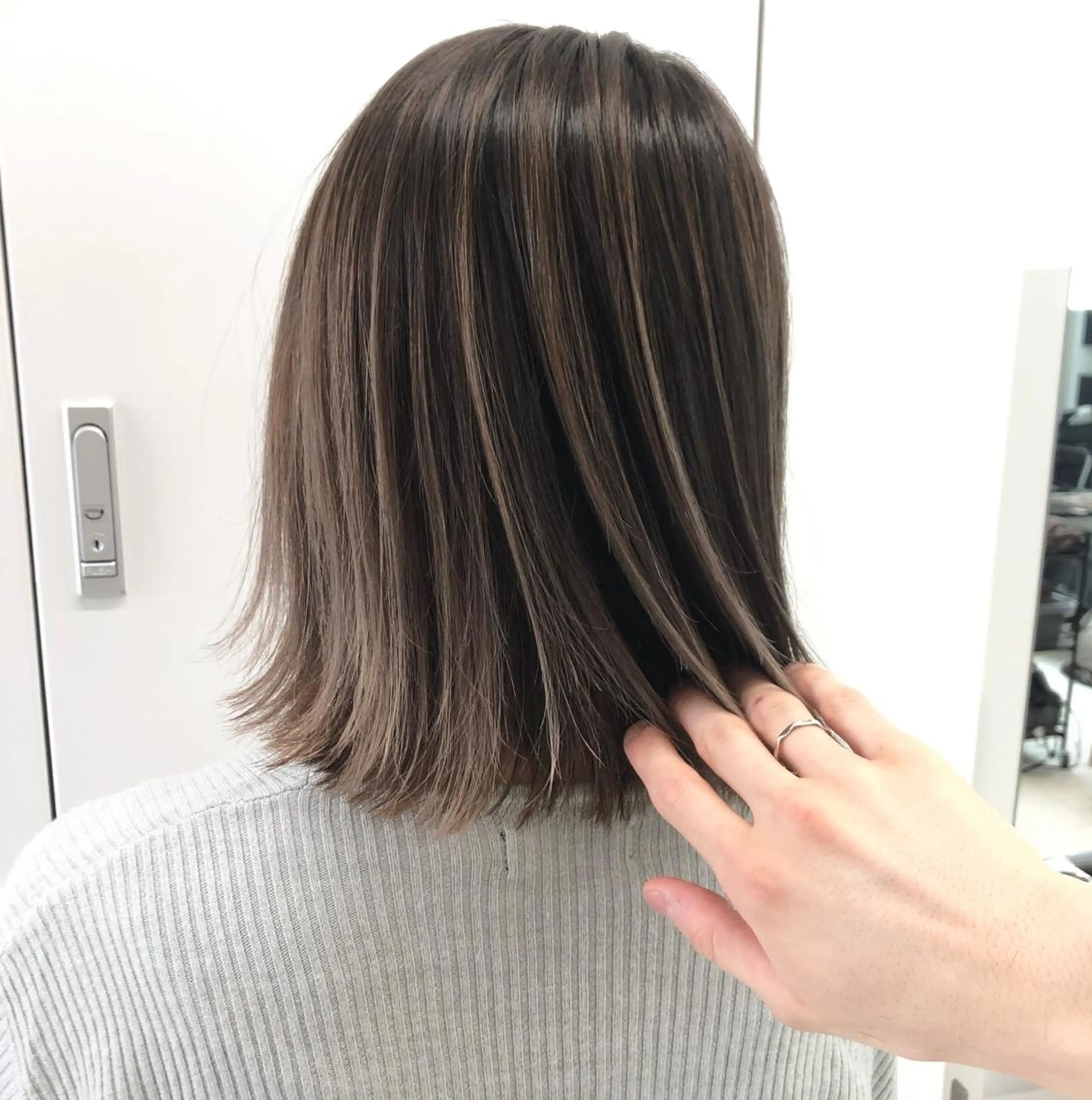 セミロング カラー ヘアアレンジ ブリーチ&似合せボブ 田中寛十のヘアスタイル