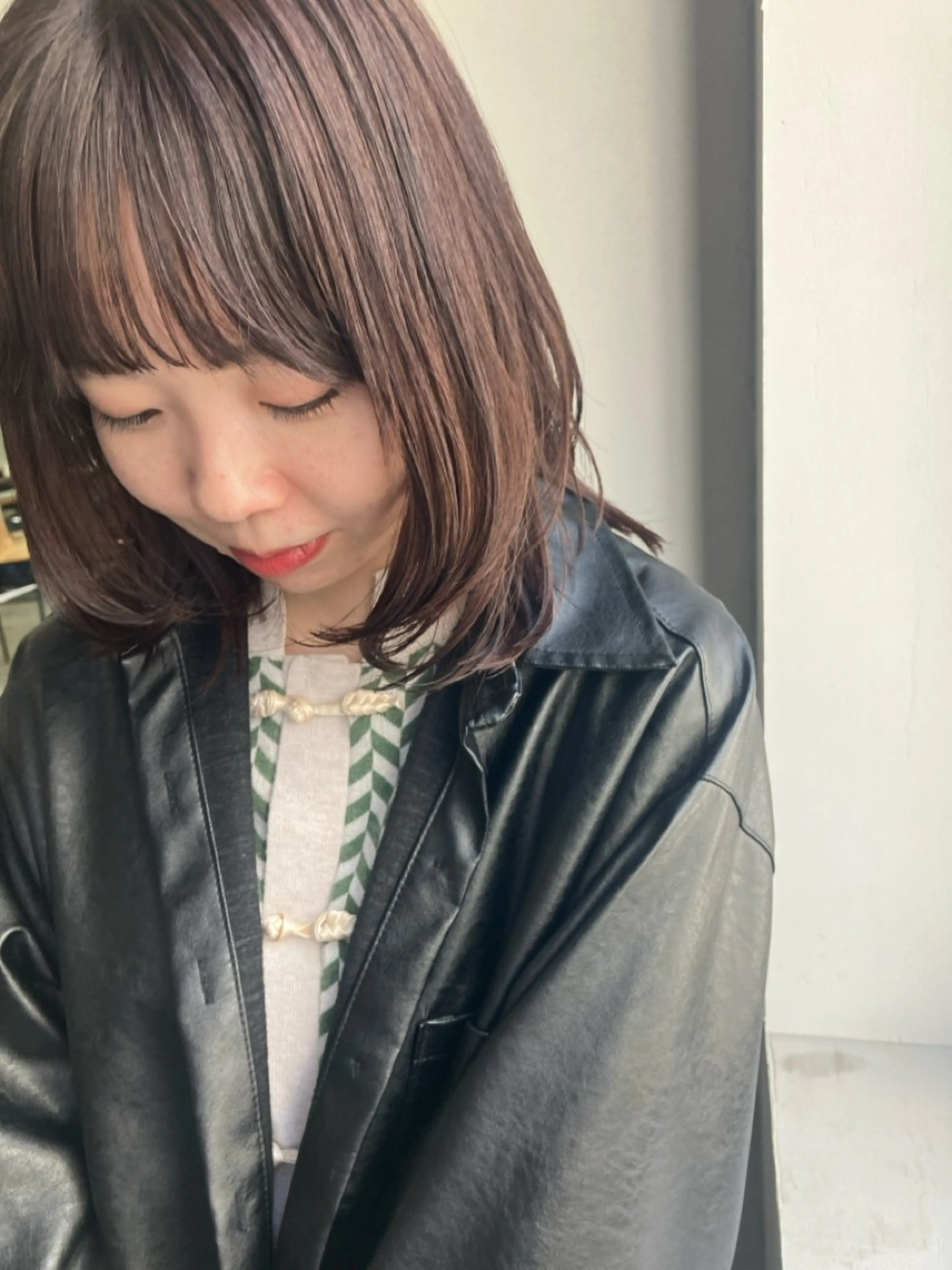ミディアム カラー ベージュカラー グレージュ ラベンダーカラー レイヤーカット カット ヘアカラー loty hair design所属・SEIRA🤍 レイヤーカットのヘアスタイル