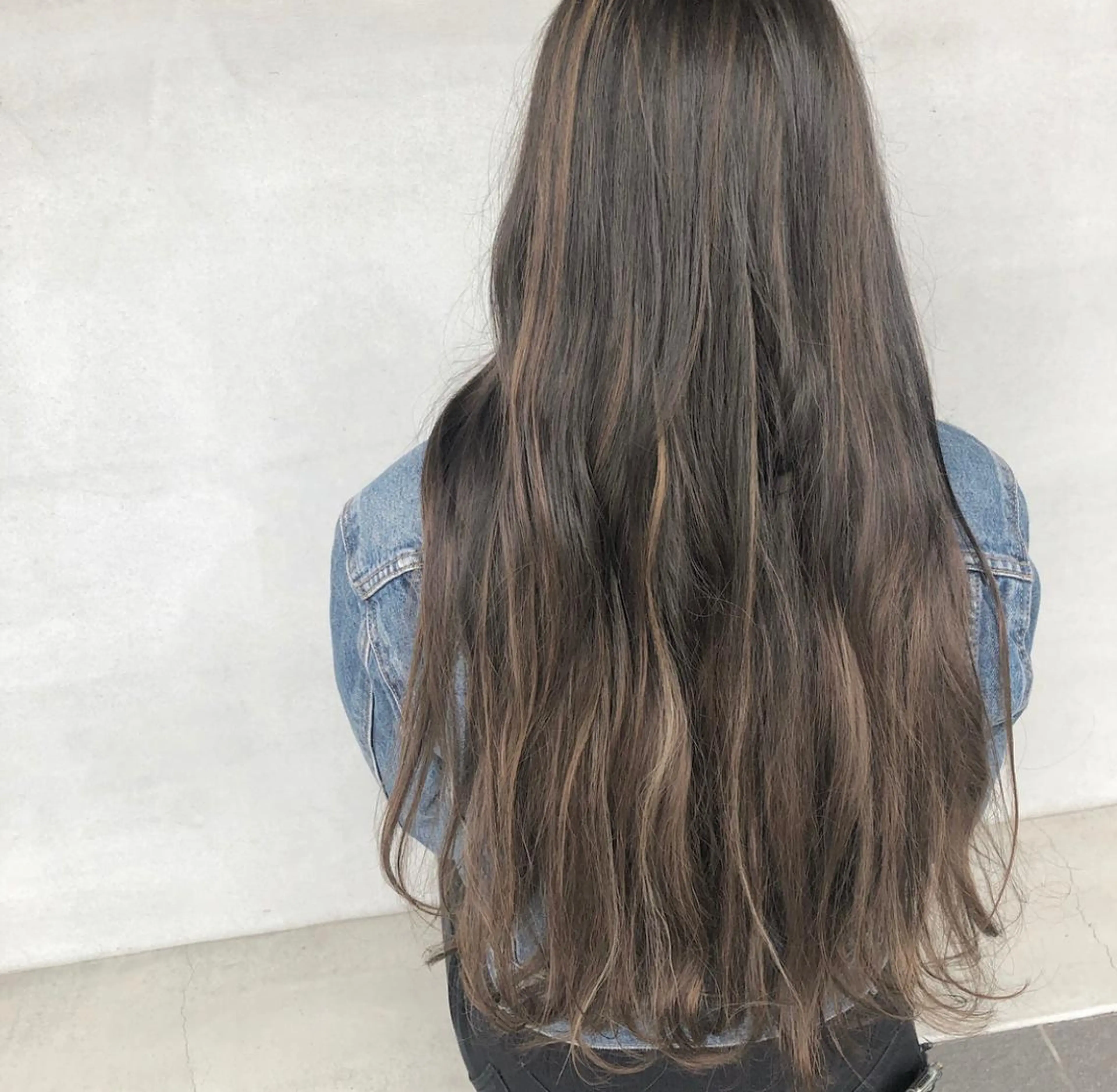 ロング カラー 小森 樹奈のヘアスタイル