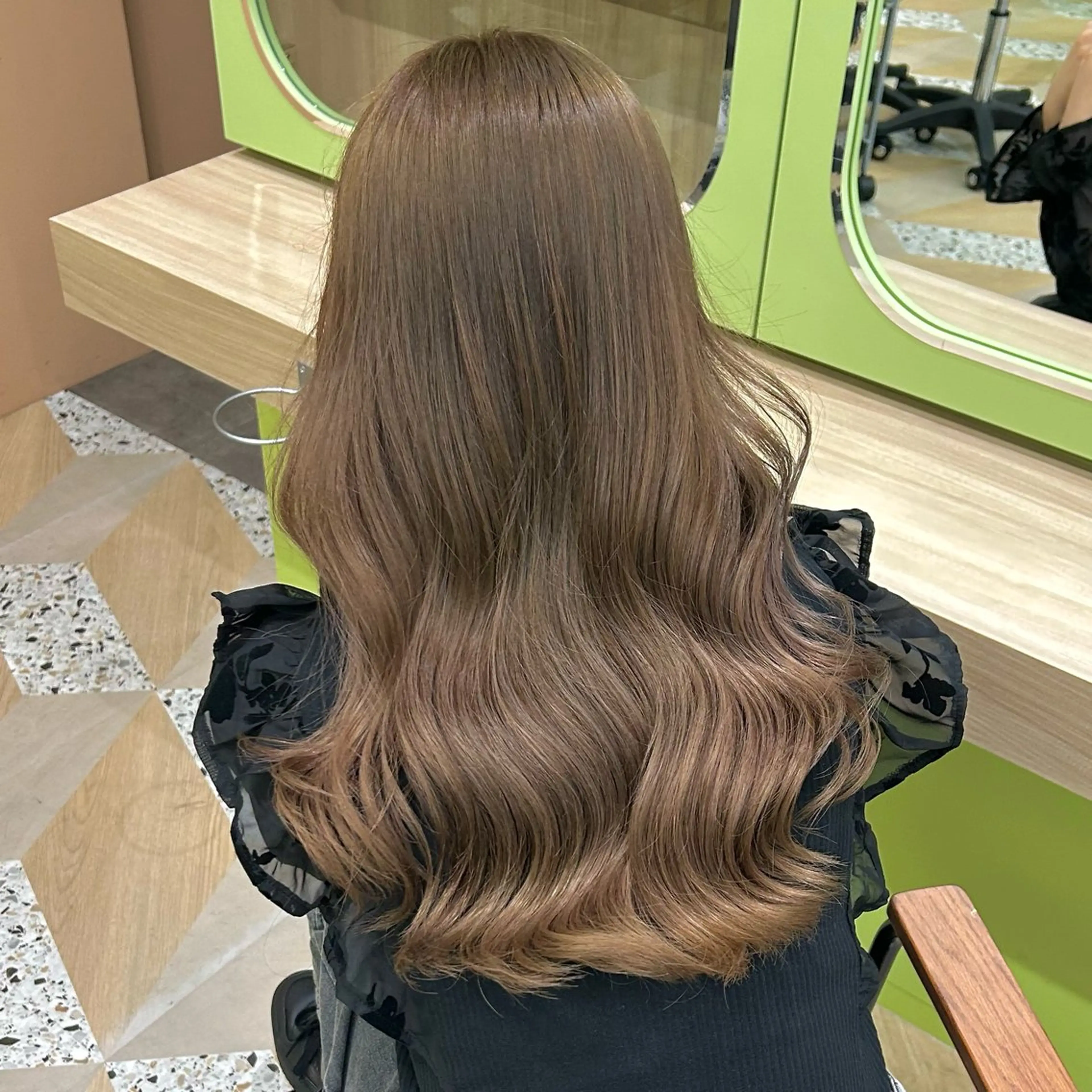 ロング カラー ベージュカラー ブリーチ ブラウンカラー ケアカラー ショコラベージュ カット ヘアカラー トリートメント ブリーチなしベージュ /ヘアセット/ミユのヘアスタイル