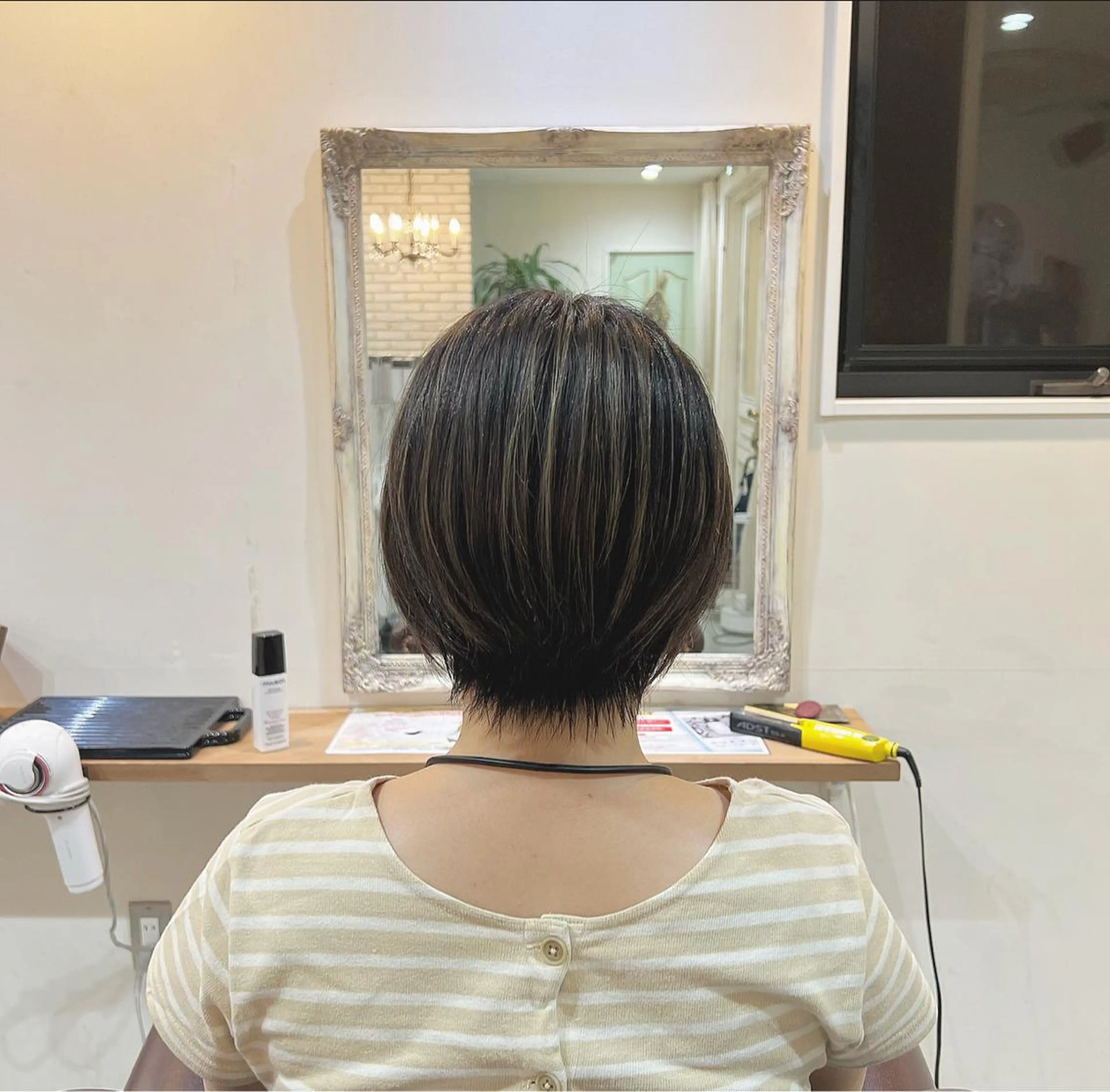 ショート ハイライト ショートヘア 切りっぱなしボブ 👩🏼ミニボブのヘアスタイル