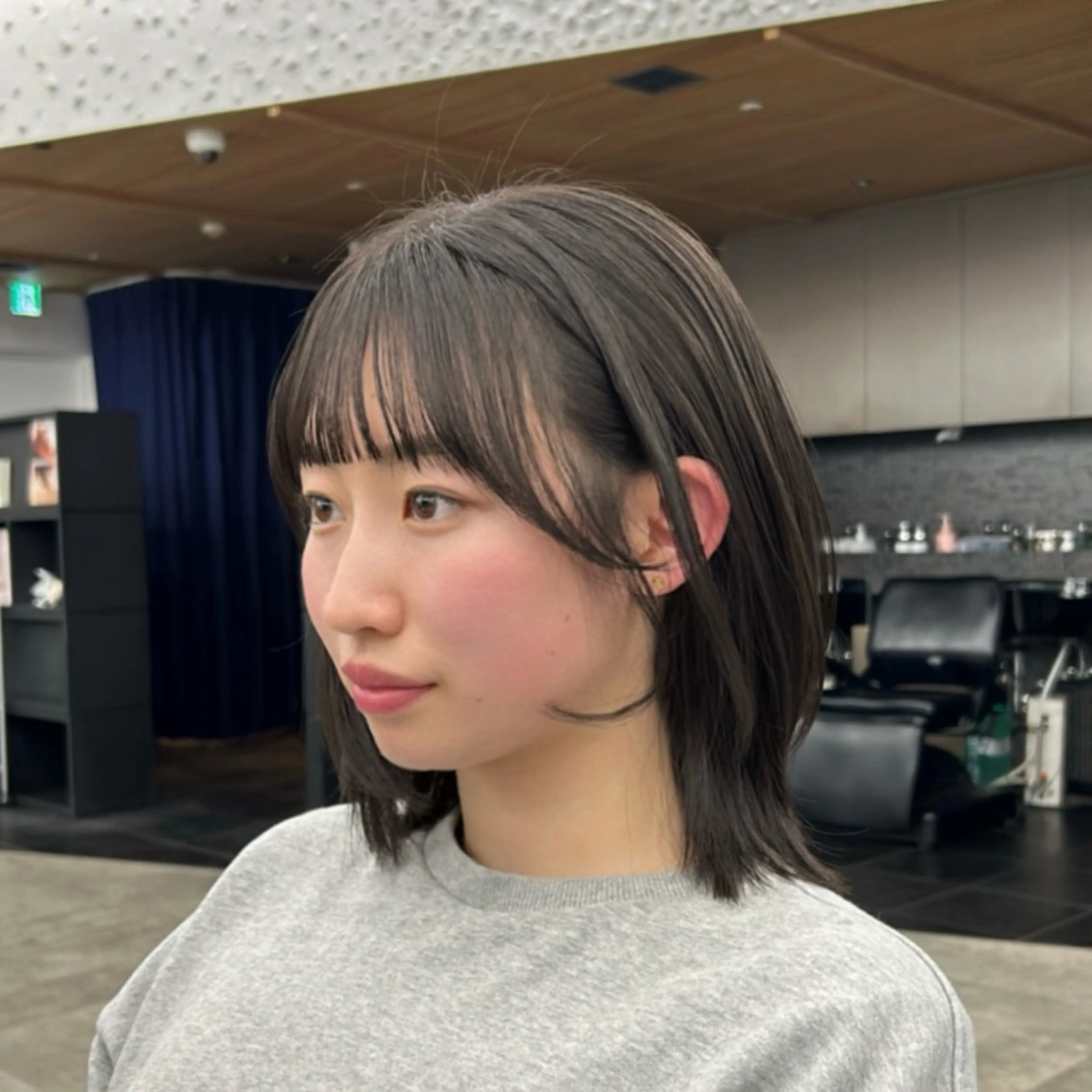 ショート カラー レイヤー/ボブ/透明 感カラー/佐藤奈由のヘアスタイル