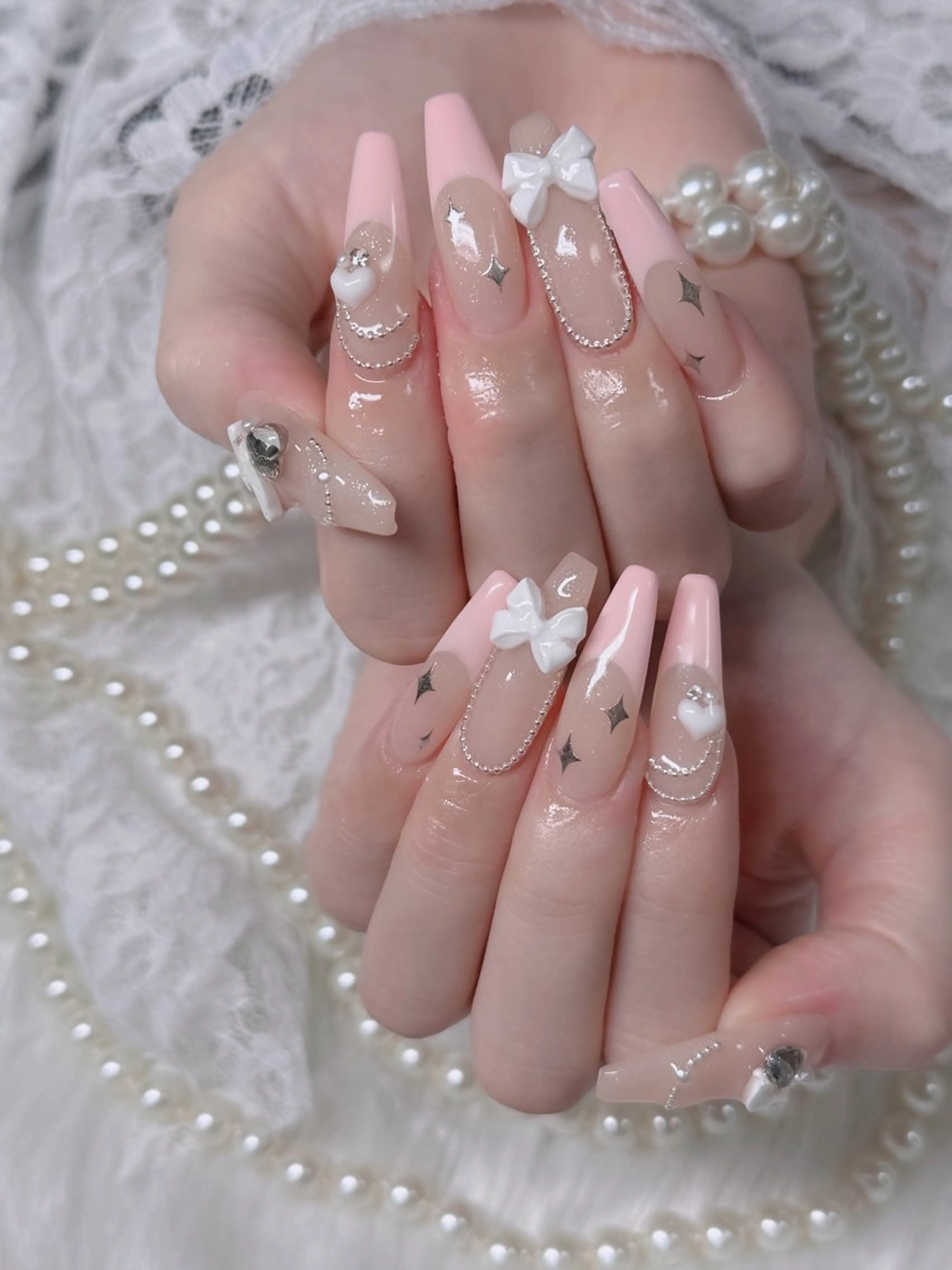 ネイル オーロラネイル フレンチネイル ジェルネイル ハロウィン キラキラネイル ハンドネイル H.baby Nail Salonのネイルデザイン