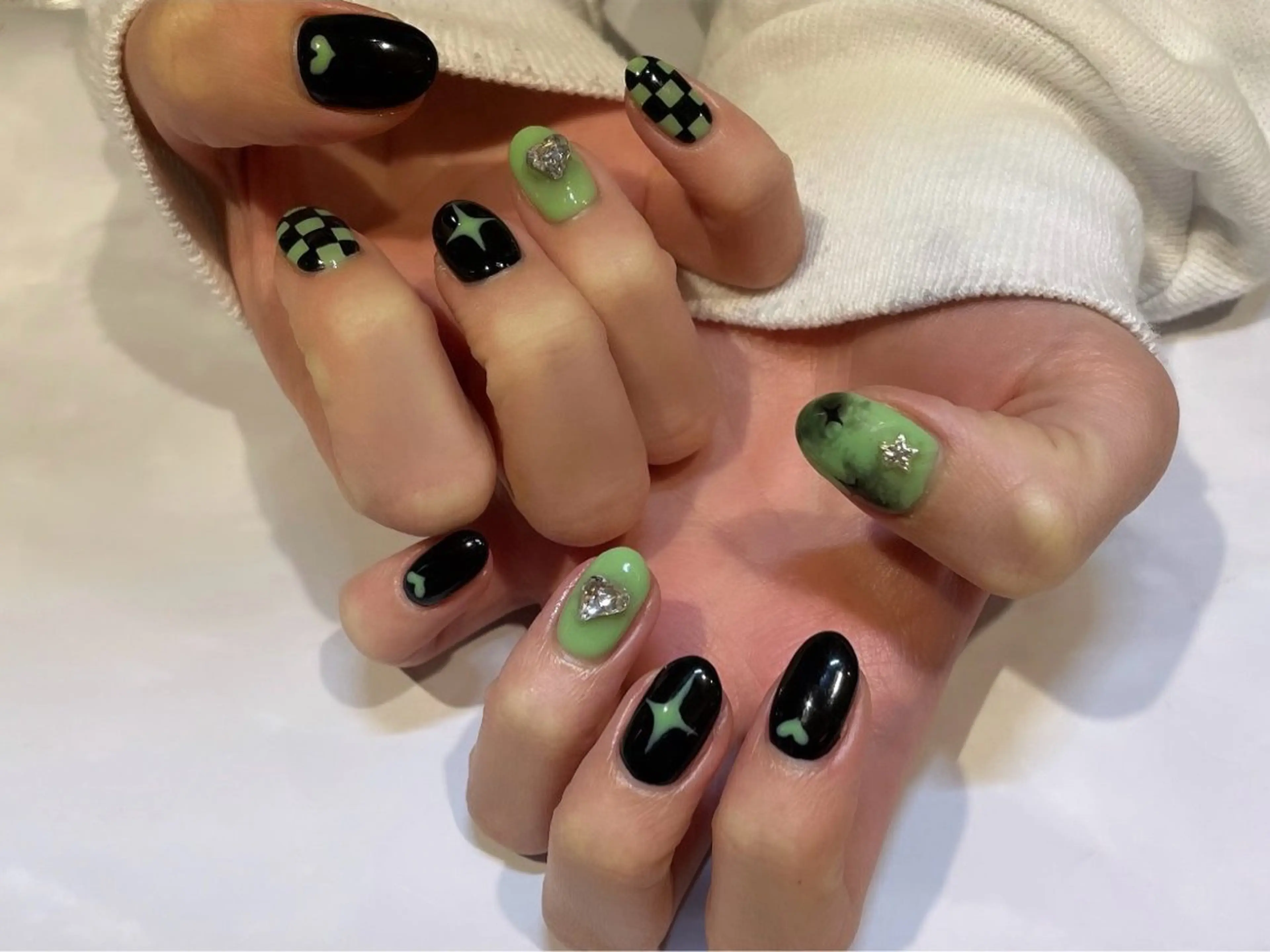 ネイル 友野 遥のネイルデザイン