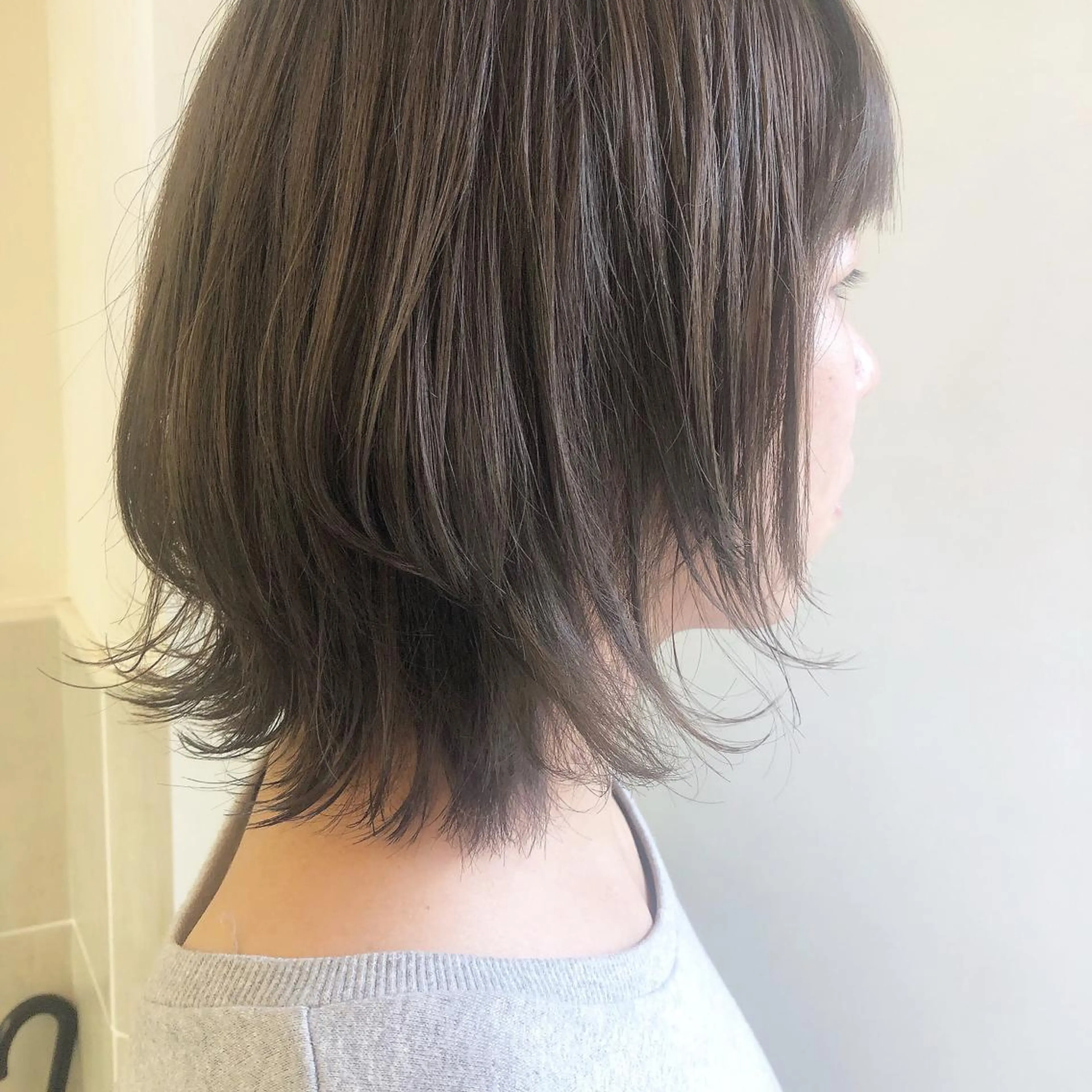 ミディアム カラー レイヤーカット カット ヘアカラー トリートメント 齋藤 咲のヘアスタイル