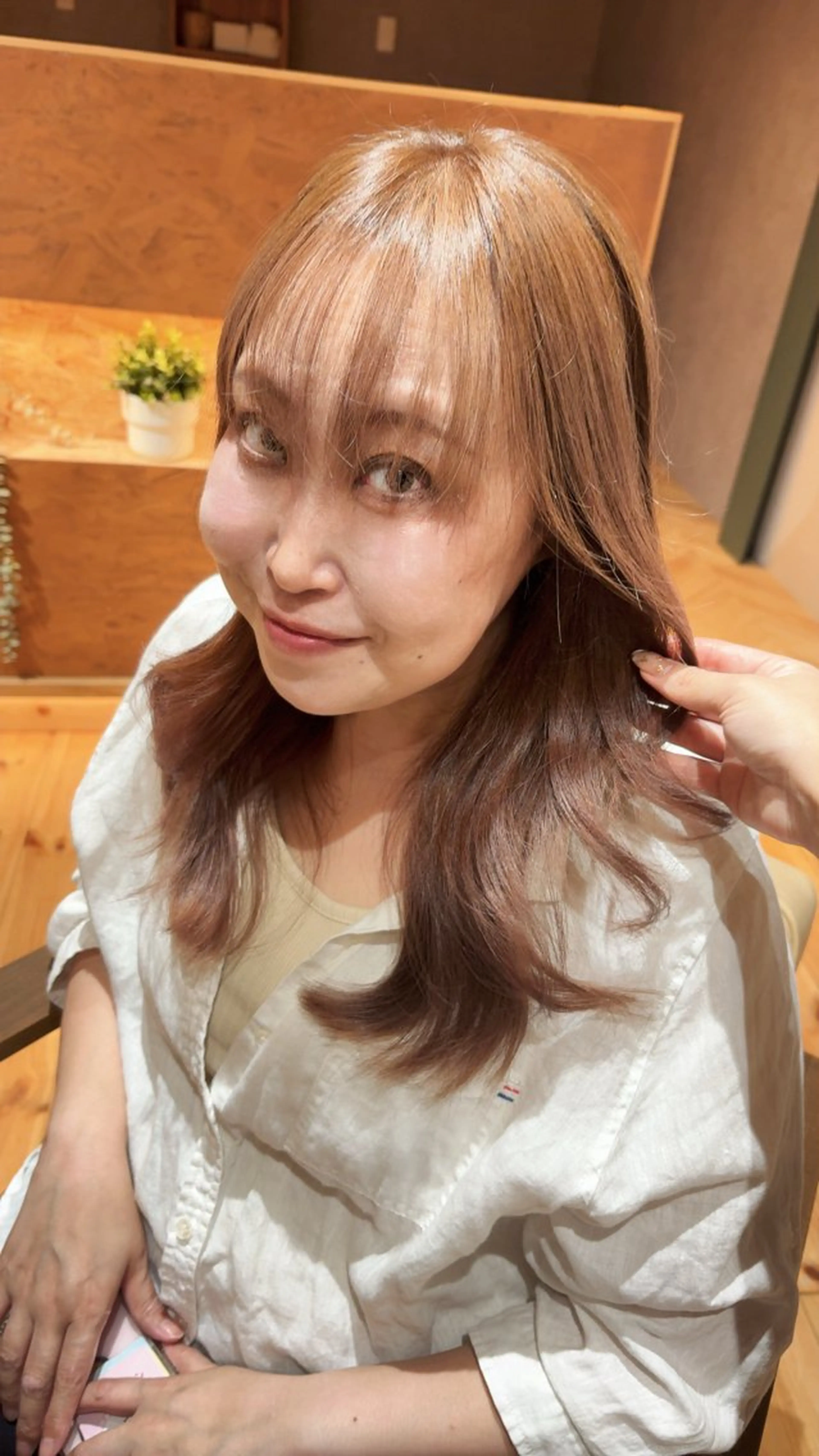 ロング セルバ所属・HIRORO ブリーチ/ハイトーンのヘアスタイル