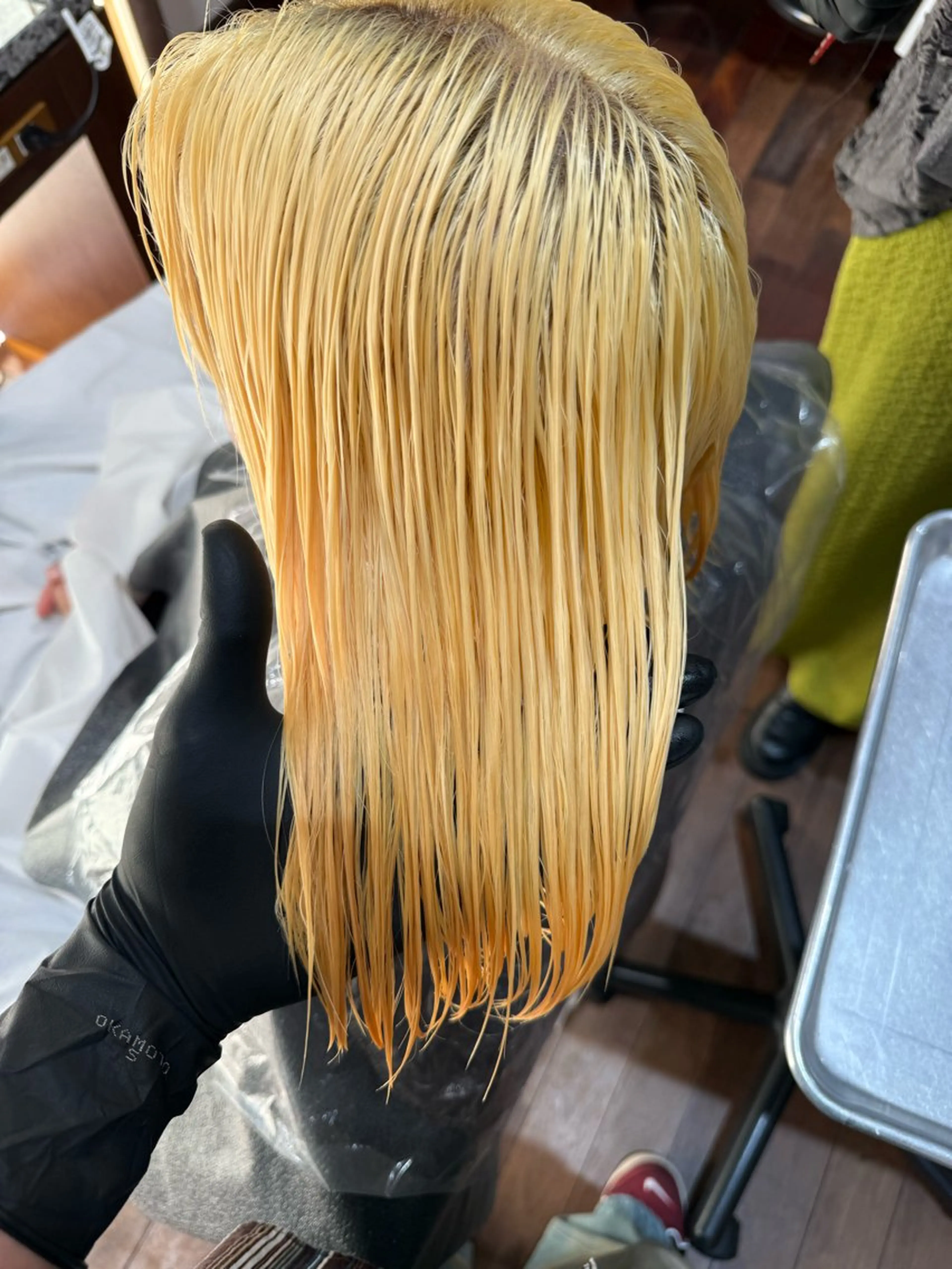 ミディアム カラー ブリーチ 抜きっぱなしブロンド ブロンド ハイトーンカラー ヘアカラー HappyWorks所属・榊原 伊織のヘアスタイル