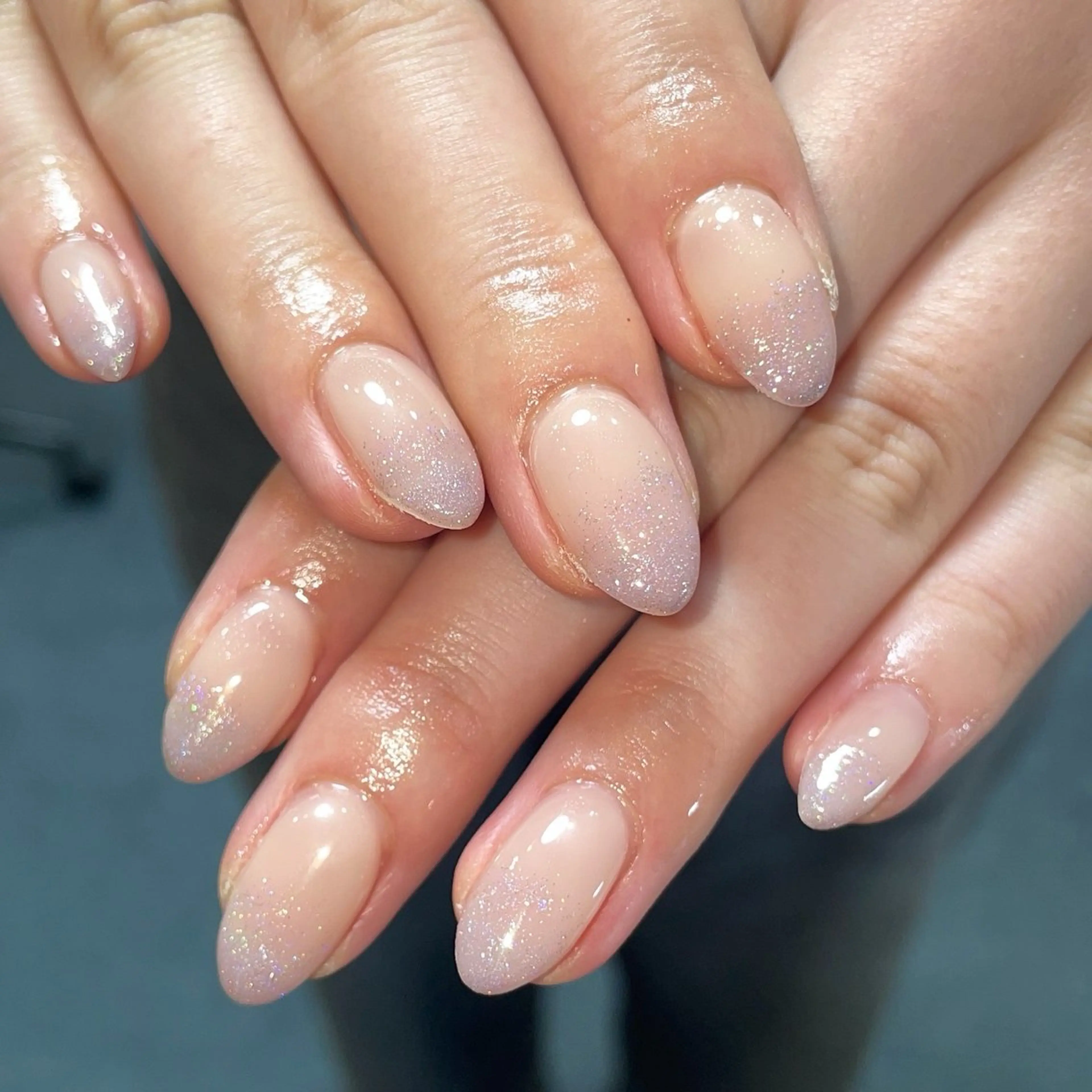 ネイル キラキラネイル ラメ(グリッター) ラメグラデーション オフィスネイル シンプルネイル ハンドネイル ハンドケア 🎀NAIL🎀 AI🪄︎︎◝✩のネイルデザイン