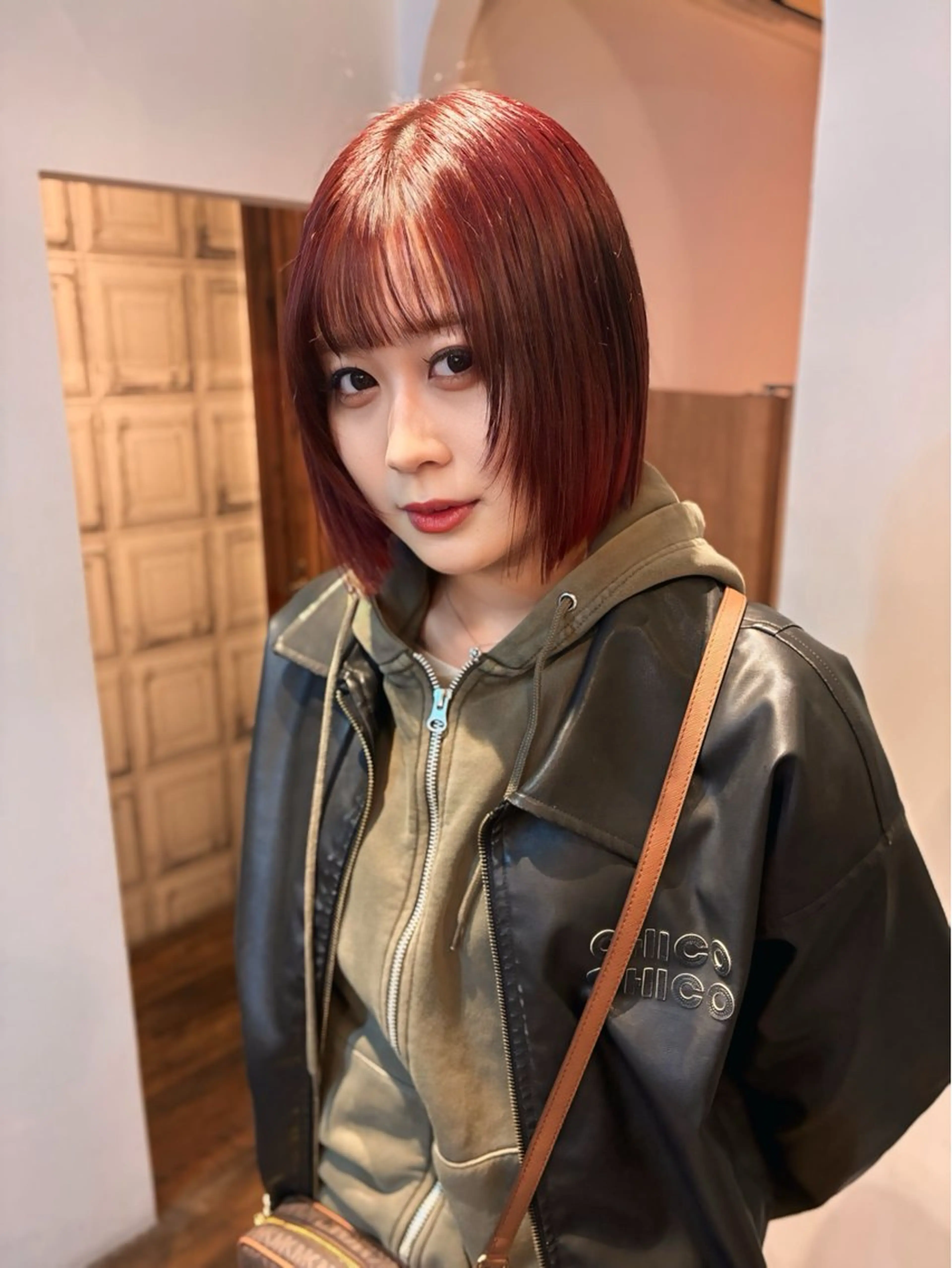 ミディアム カラー ブリーチ ブラウンカラー ダブルカラー ブリーチなしカラー レッドカラー ヘアカラー トリートメント loty hair design所属・SEIRA🤍 レイヤーカットのヘアスタイル