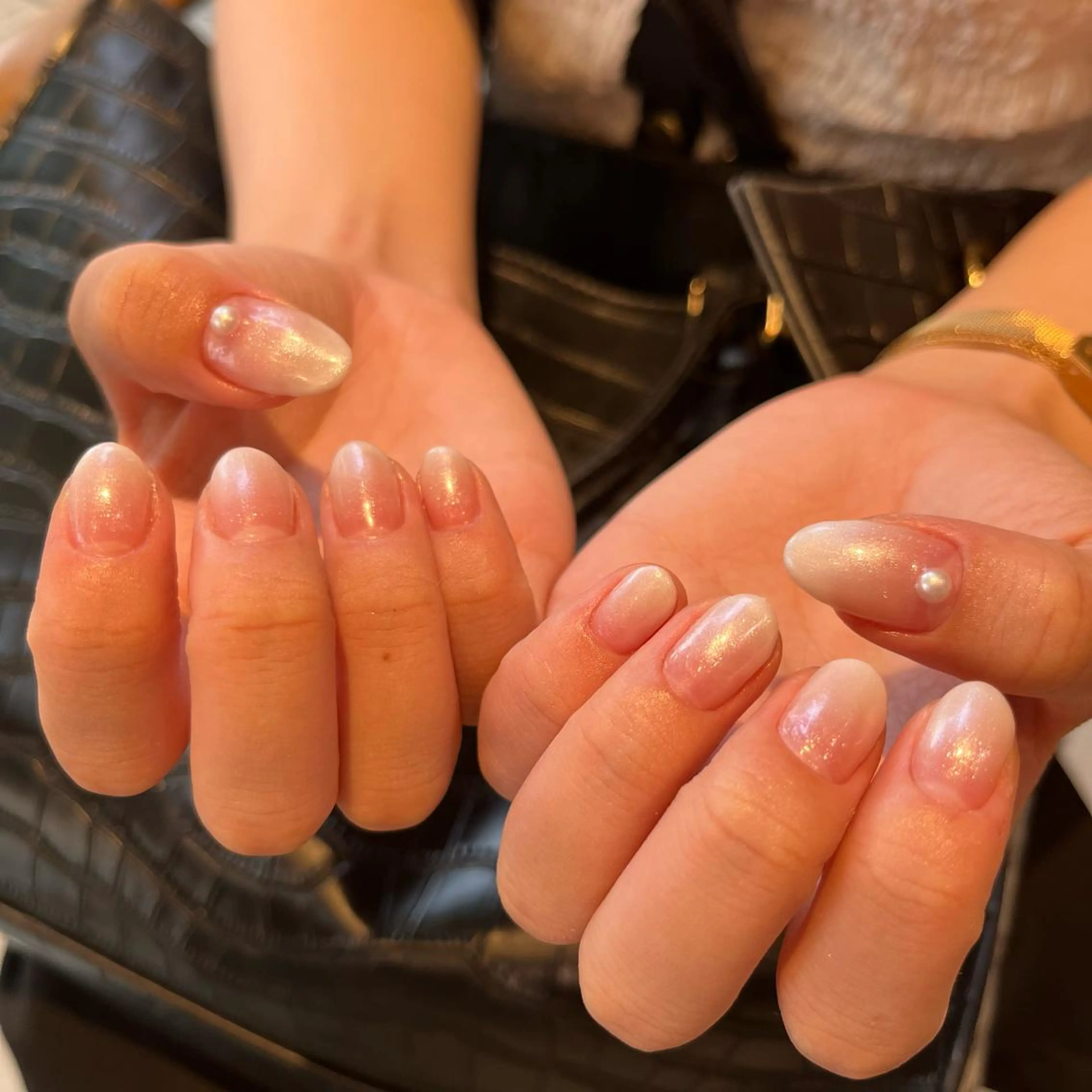 ネイル グラデーション ホワイト ハンドネイル 関谷 真登佳のネイルデザイン