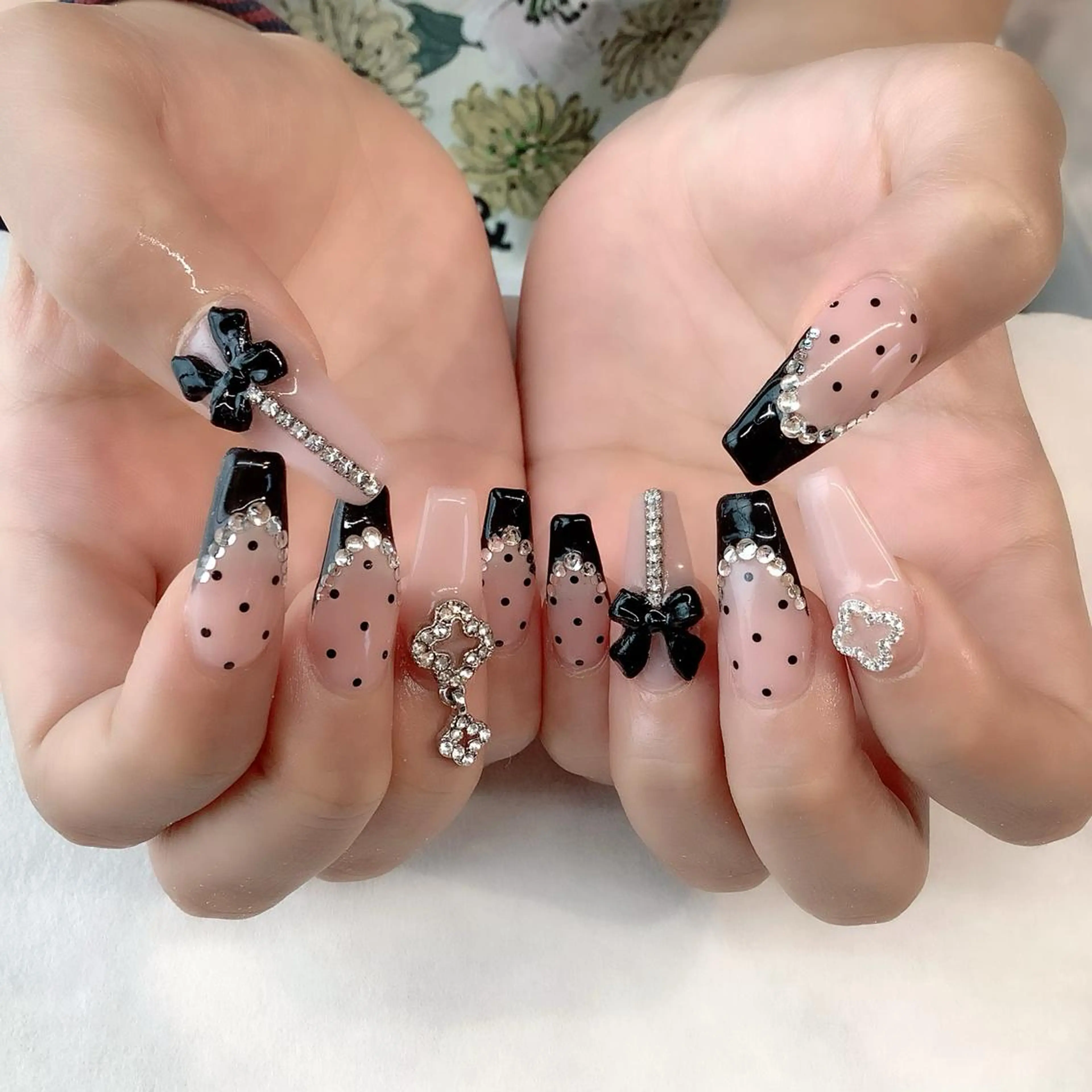 ネイル ハンドネイル 💎🐰 saki. m 🐰💎のネイルデザイン