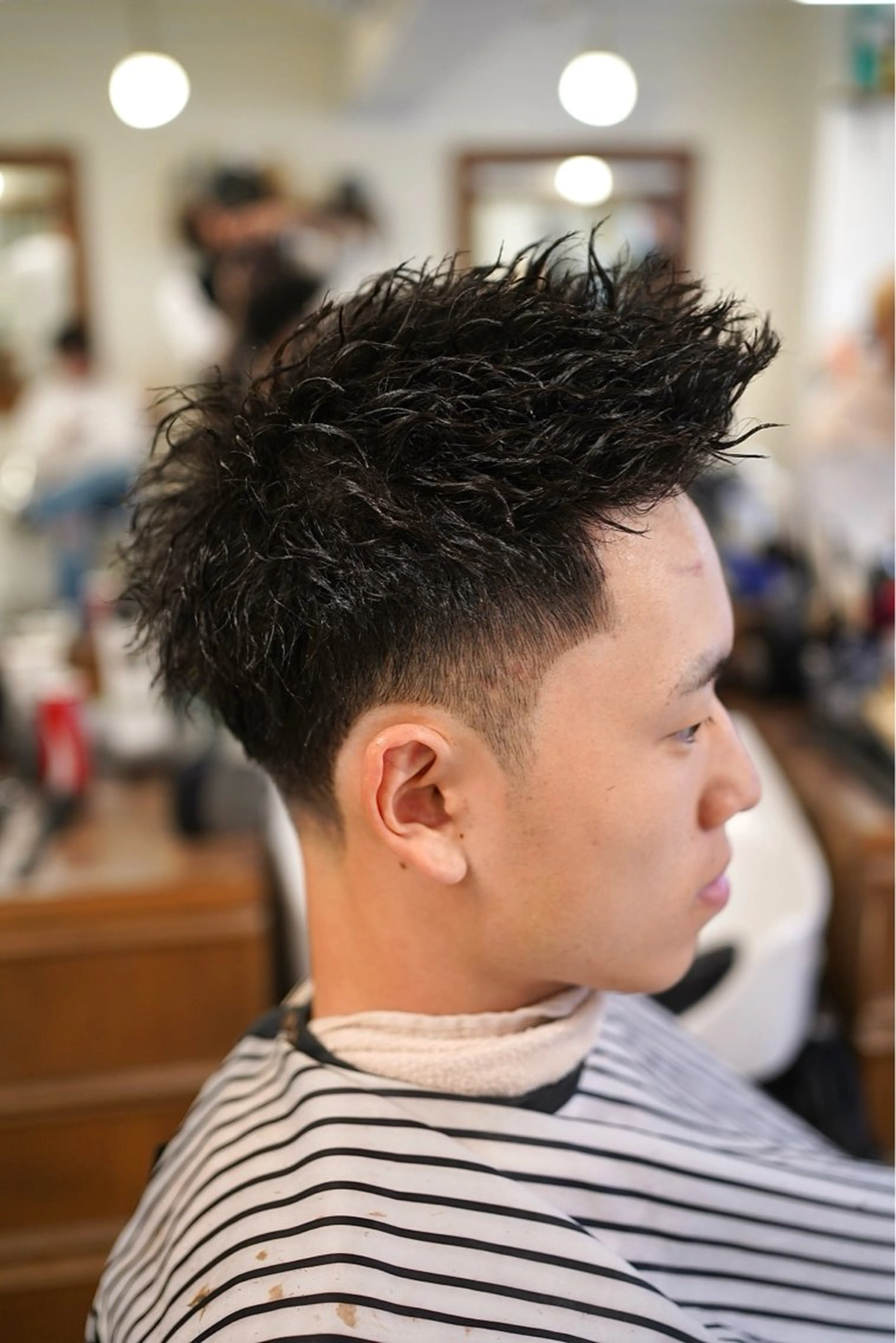 ショート パーマ メンズ フェードカット メンズパーマ スキンフェード メンズツイストパーマ ツイストパーマ カット パーマ ヘアーサロンチョップショップ所属・吉祥寺駅 takumiのヘアスタイル