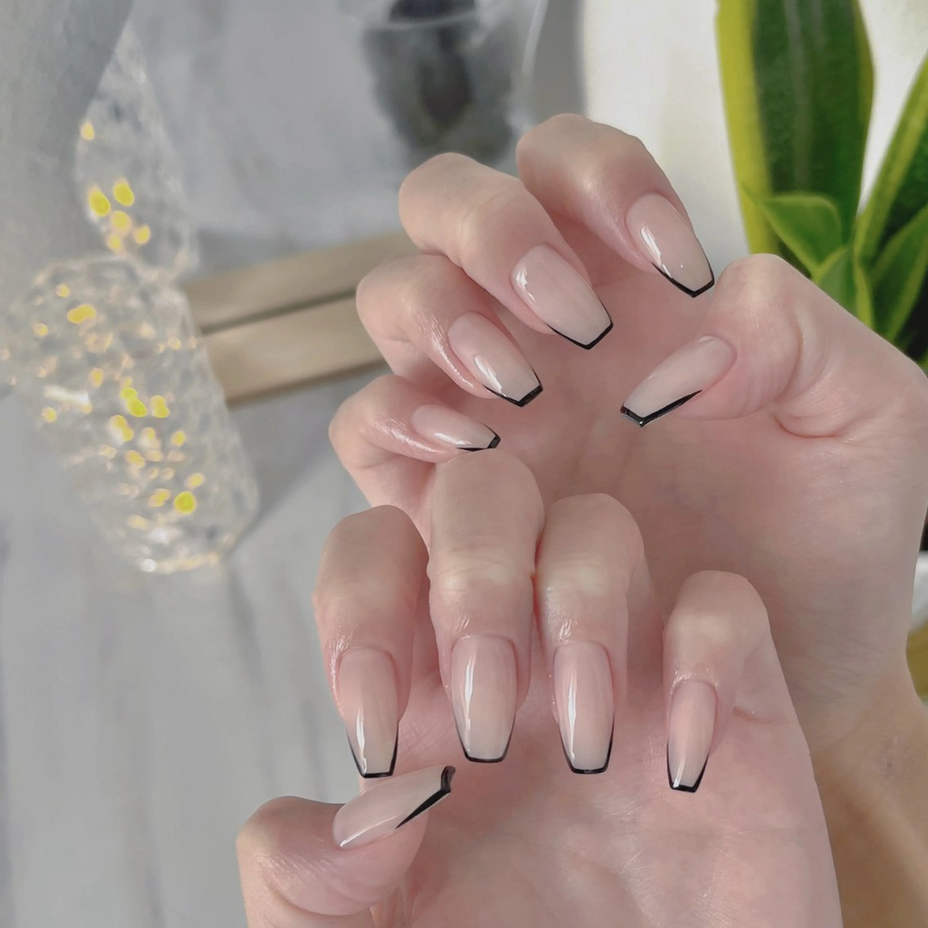 ネイル フットネイル フレンチネイル ジェルネイル ラメ(グリッター) ラメグラデーション ハンドネイル NEO Beauty Salon所属・𝐍𝐄𝐎 𝐉𝐔𝐑𝐈のネイルデザイン