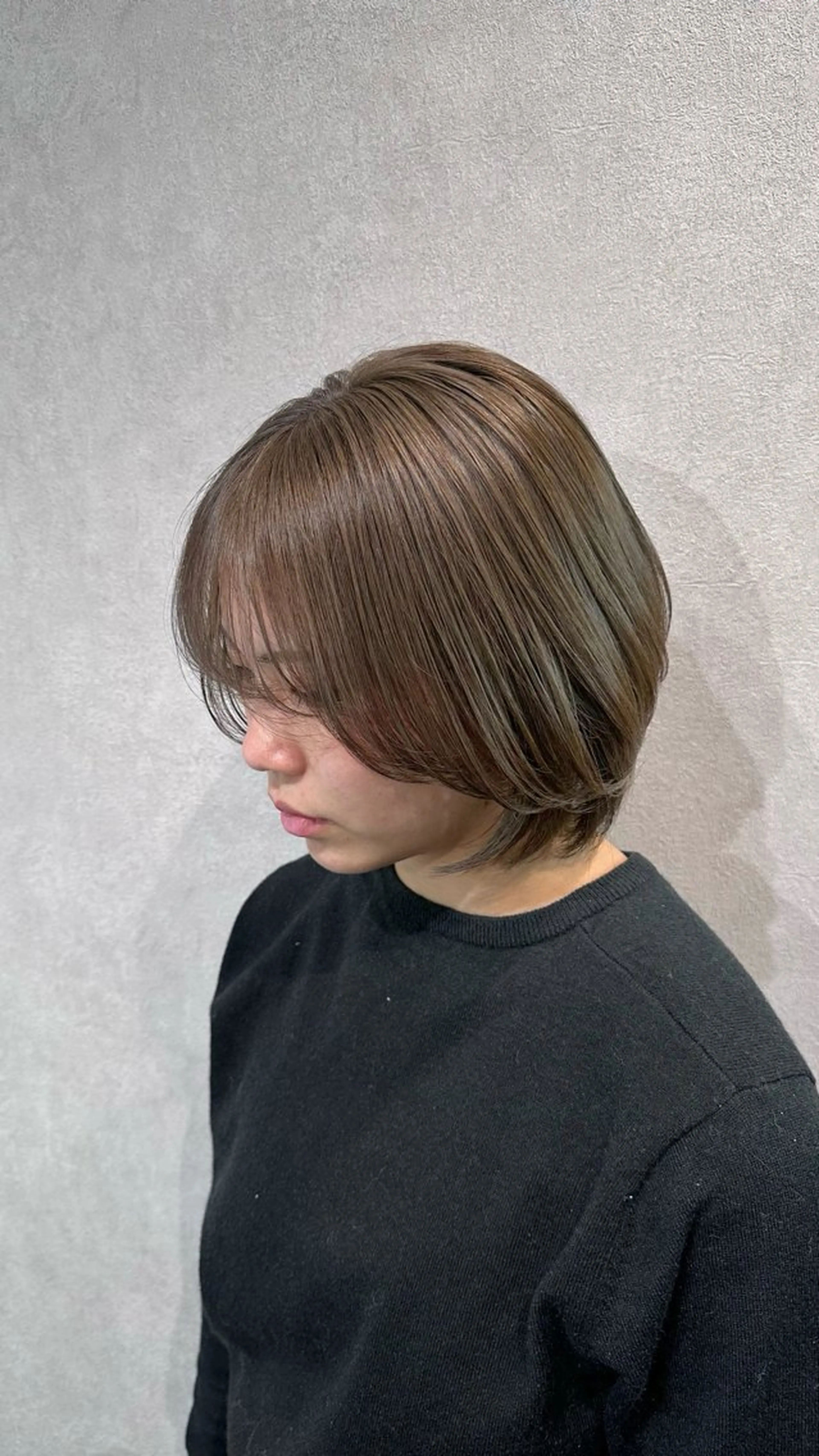 ミディアム カラー 切りっぱなしボブ ブリーチ ダブルカラー イヤリングカラー グレージュ ヘアカラー HARUKI🏔️/ メンズ/透け感カラーのヘアスタイル