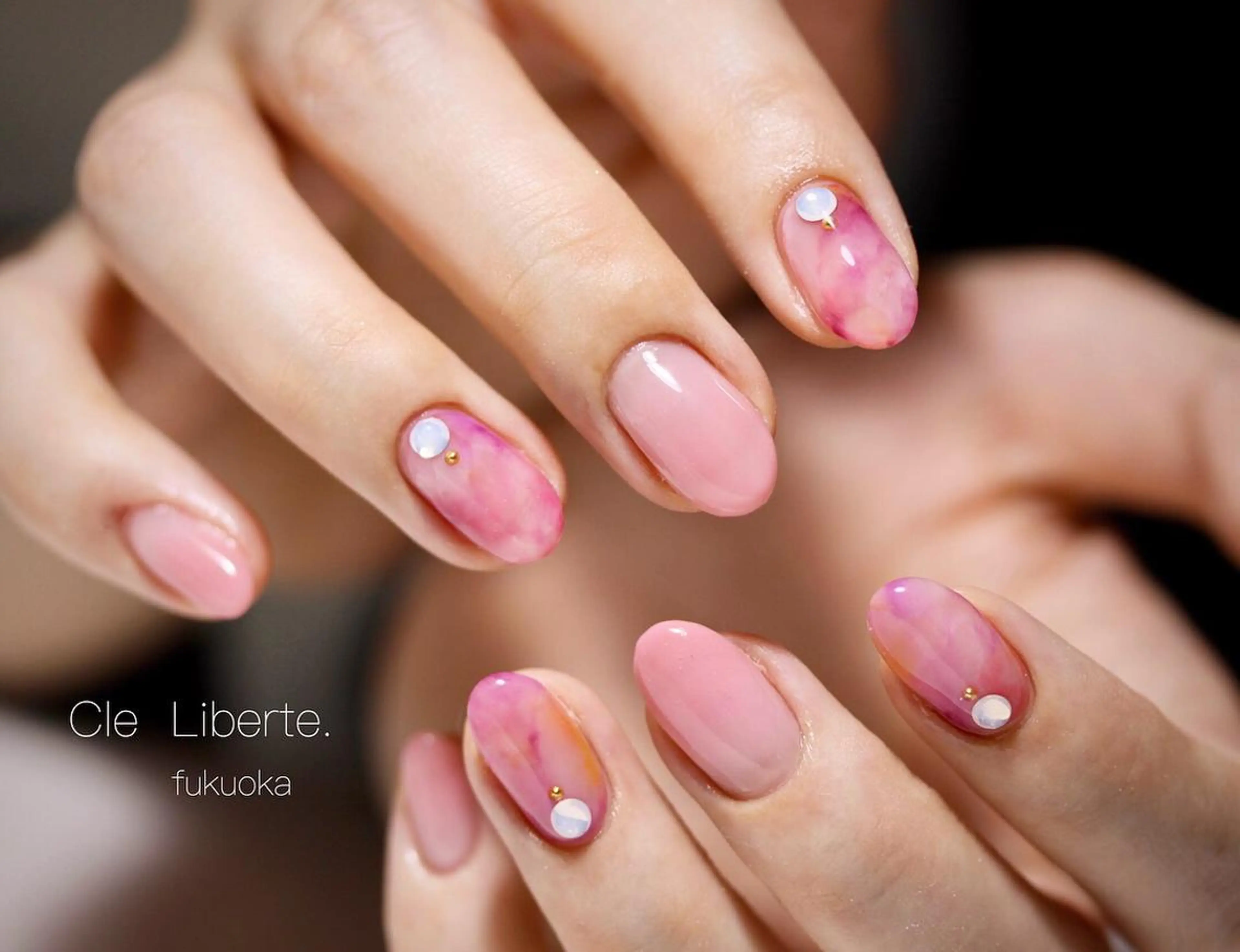 ネイル グラデーション ピンク Elio所属・Elio 国泰寺のネイルデザイン