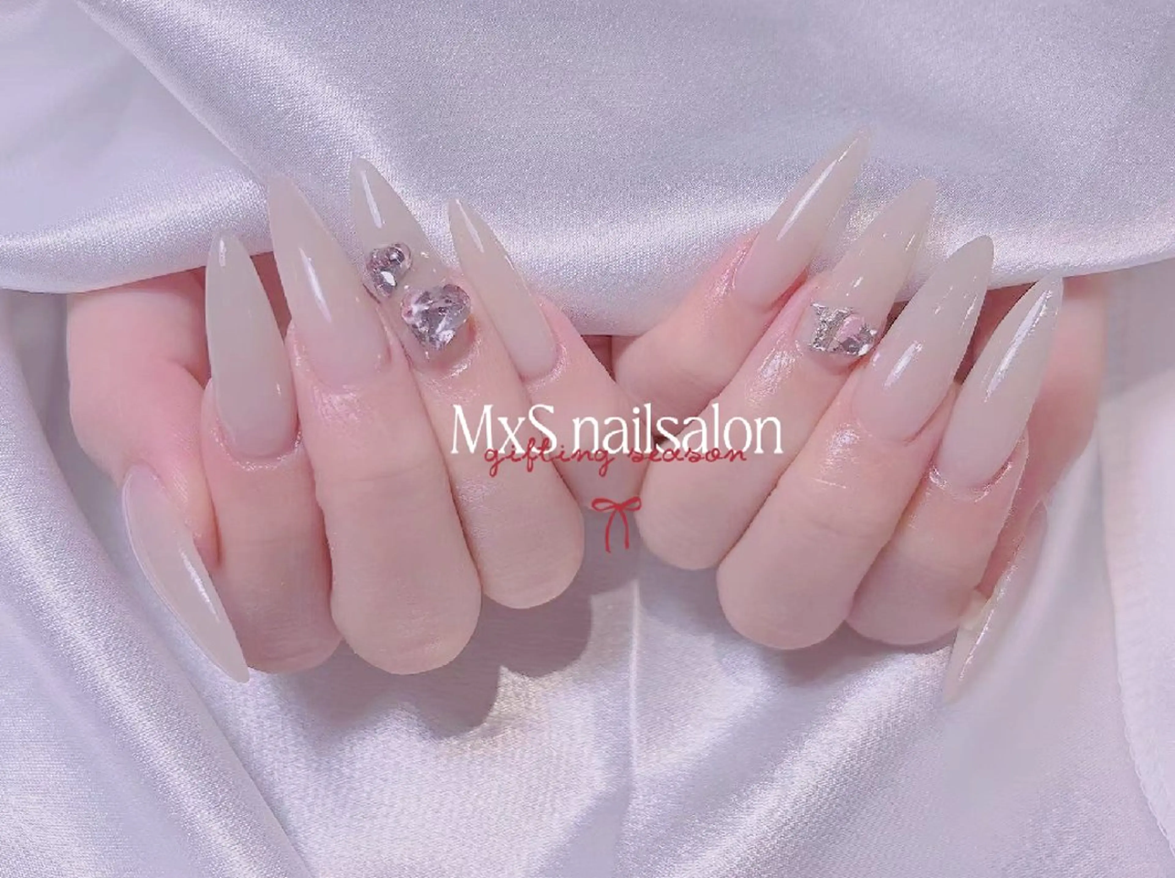 ネイル ストーンネイル ハンドネイル ハンドケア MxS Nail(長さだし/フィルイン/マグネット/韓国ネイル/ワンホンネイル/ワンカラー)所属・MxS リィリィのネイルデザイン